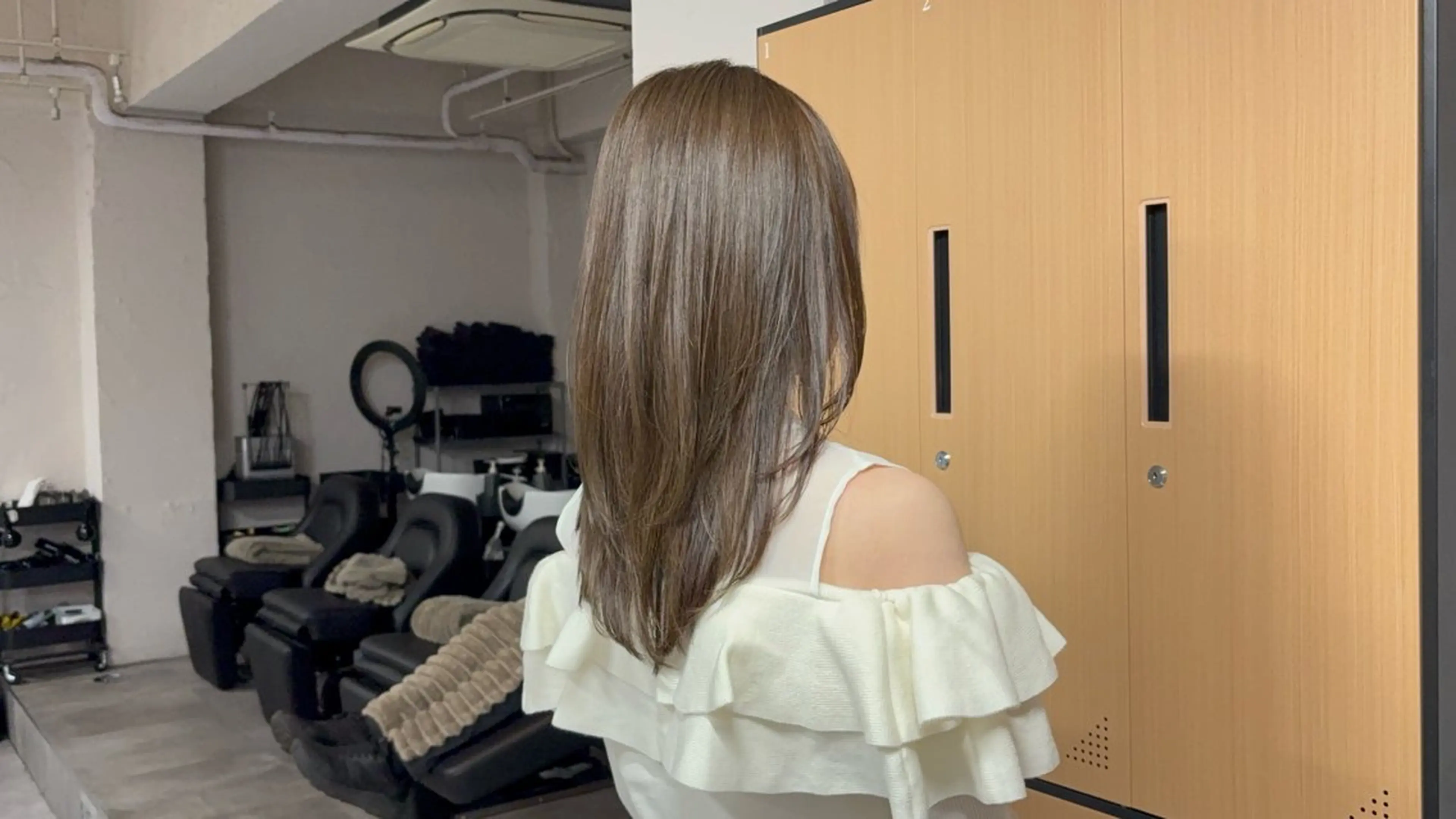 セミロング ヘアカラー tokute 中野真咲🐺のヘアスタイル