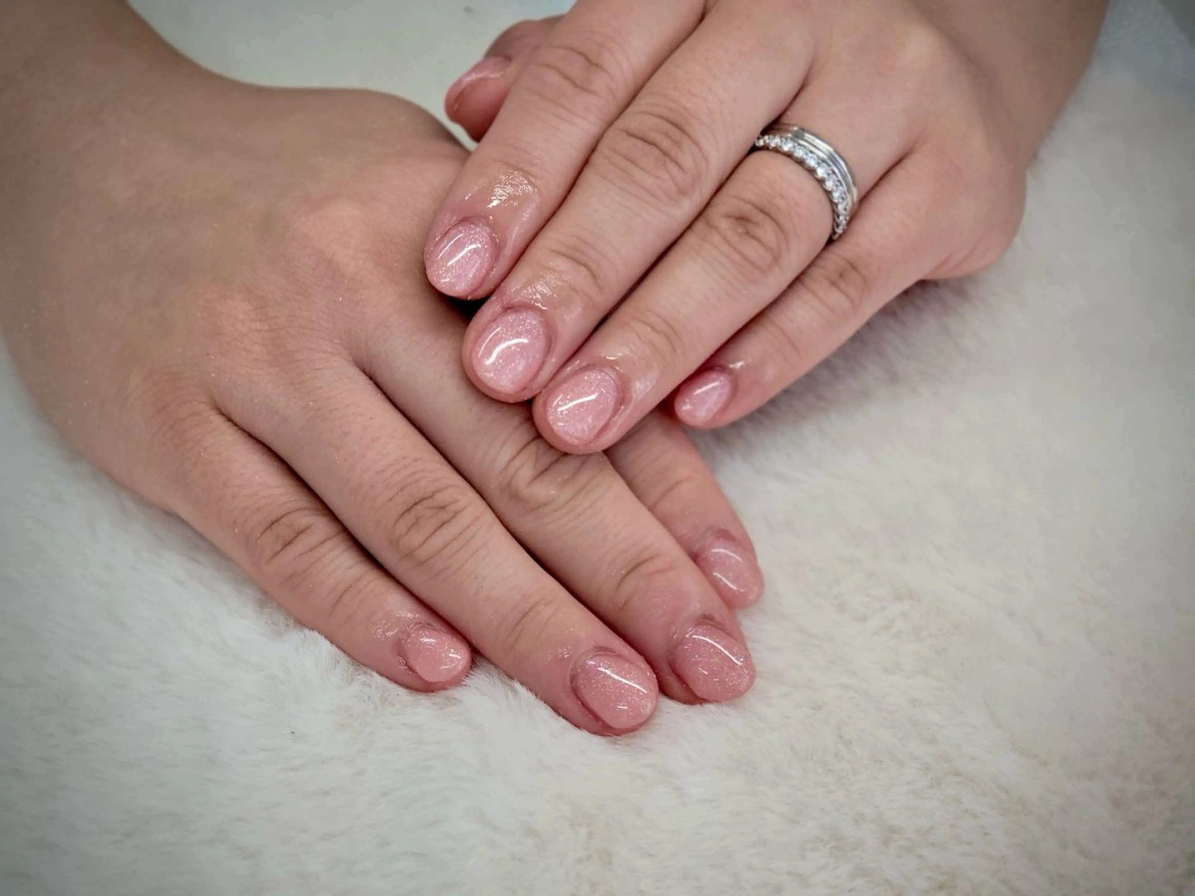 ネイル ラメ(グリッター) オフィスネイル ピンク シンプルネイル ハンドネイル ハンドケア 心斎橋Salon Epokkuのネイルデザイン