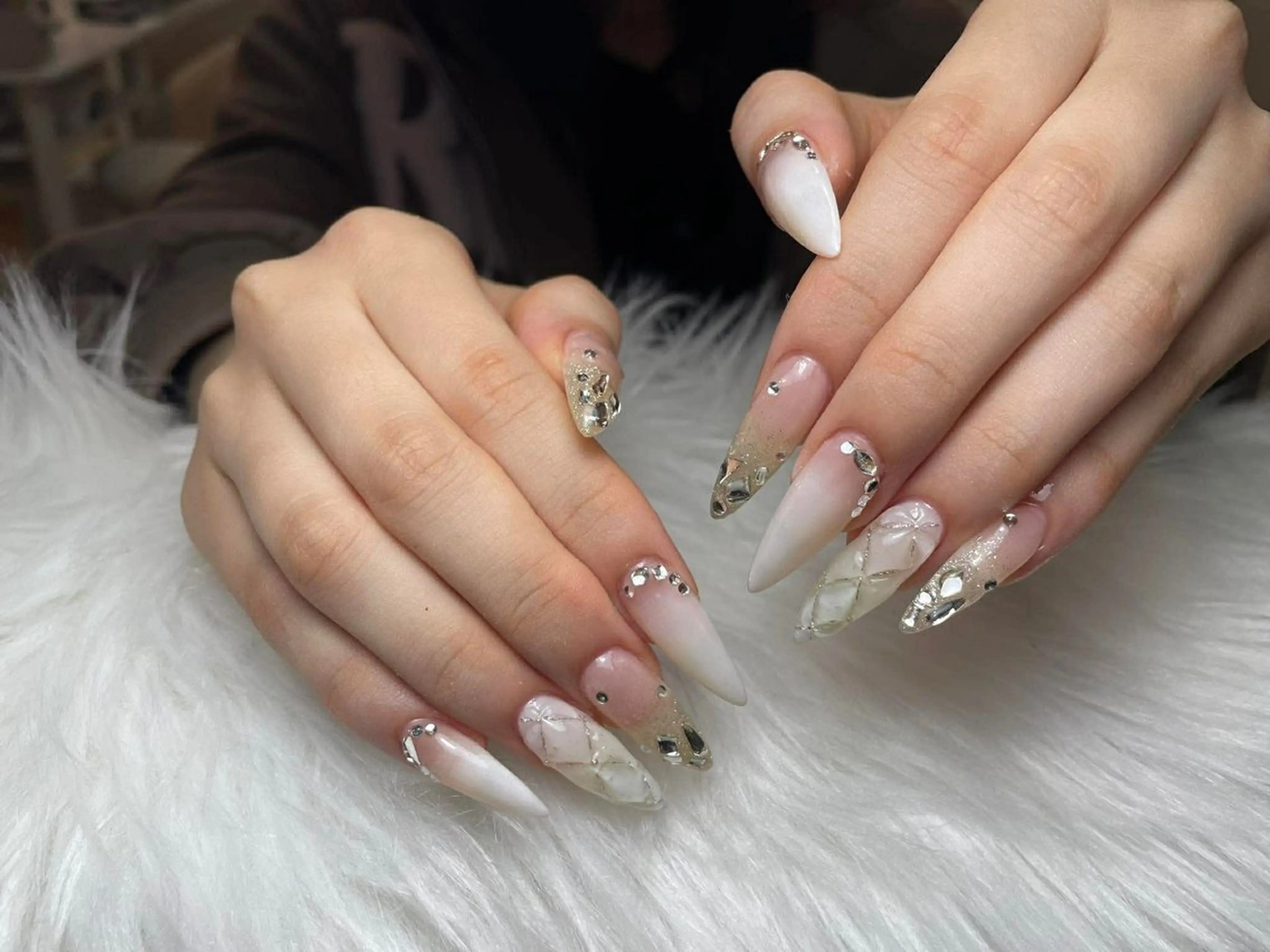 ネイル フレンチネイル ジェルネイル ガーリー 韓国ネイル ロングネイル ハンドネイル NieNail Nezukoのネイルデザイン