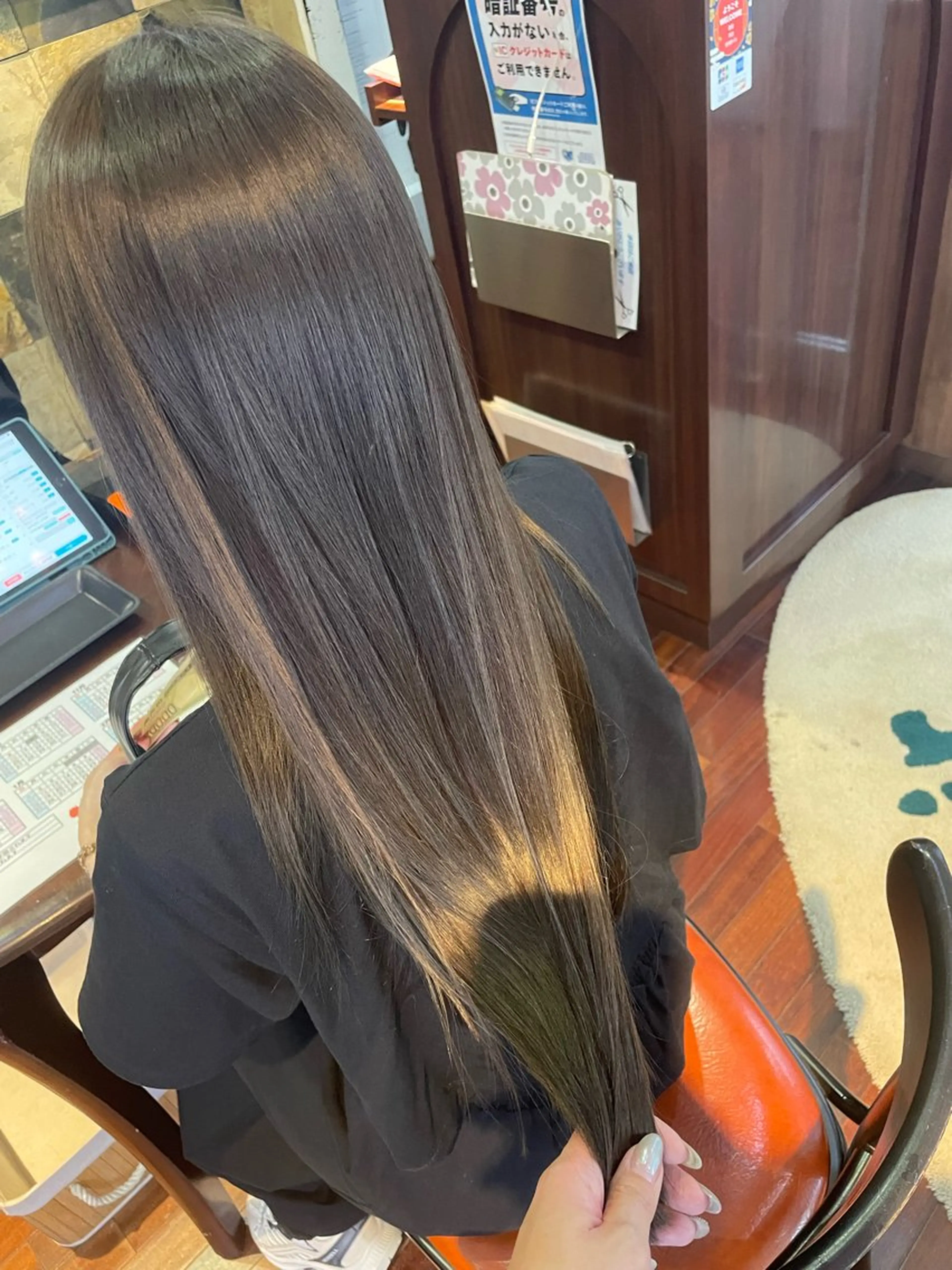 ロング カラー グレージュ オリーブグレージュ オリーブグレー 福見 美保のヘアスタイル