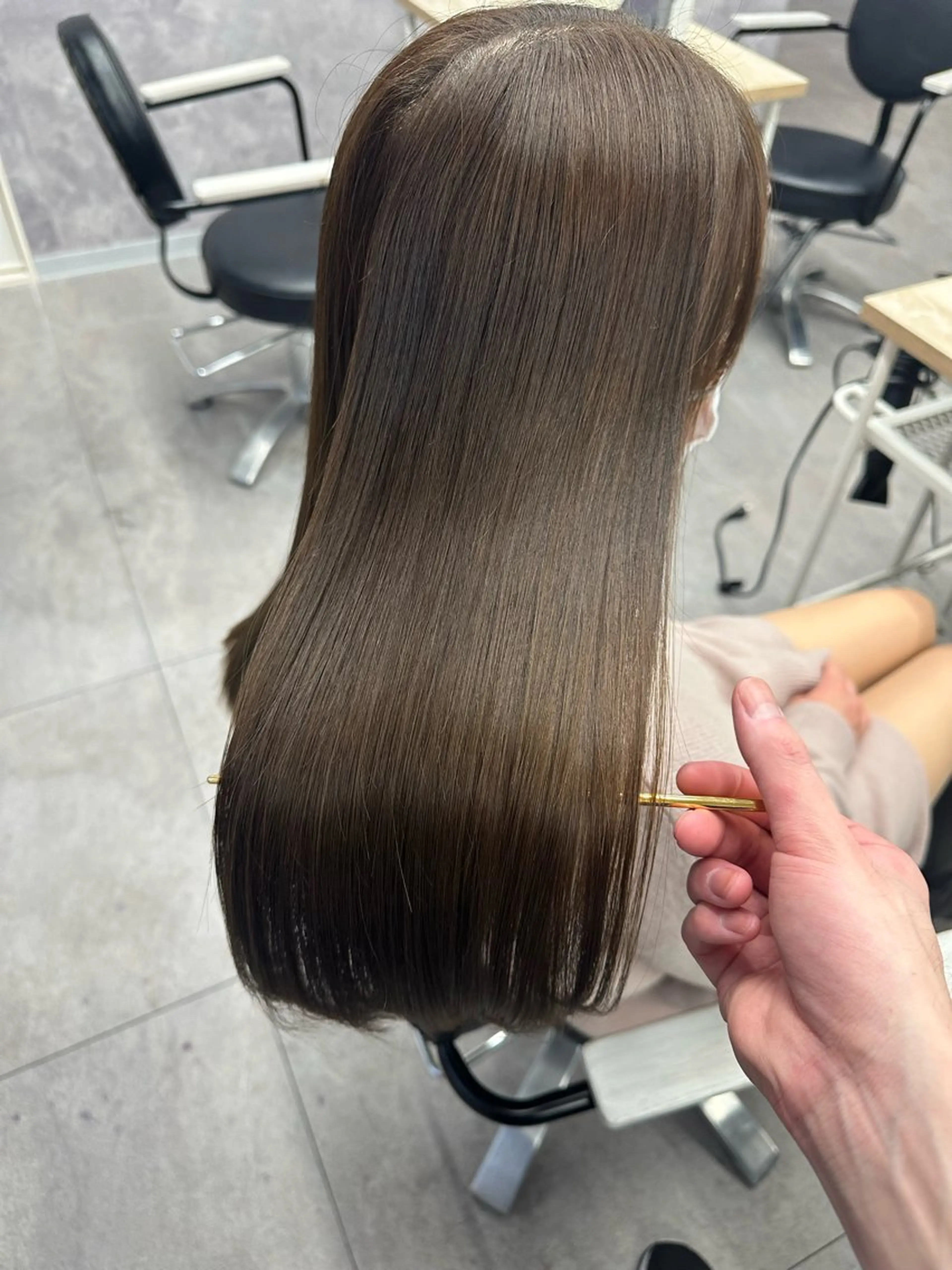 セミロング カラー 白髪ぼかし、剥がし 富田隼仁のヘアスタイル