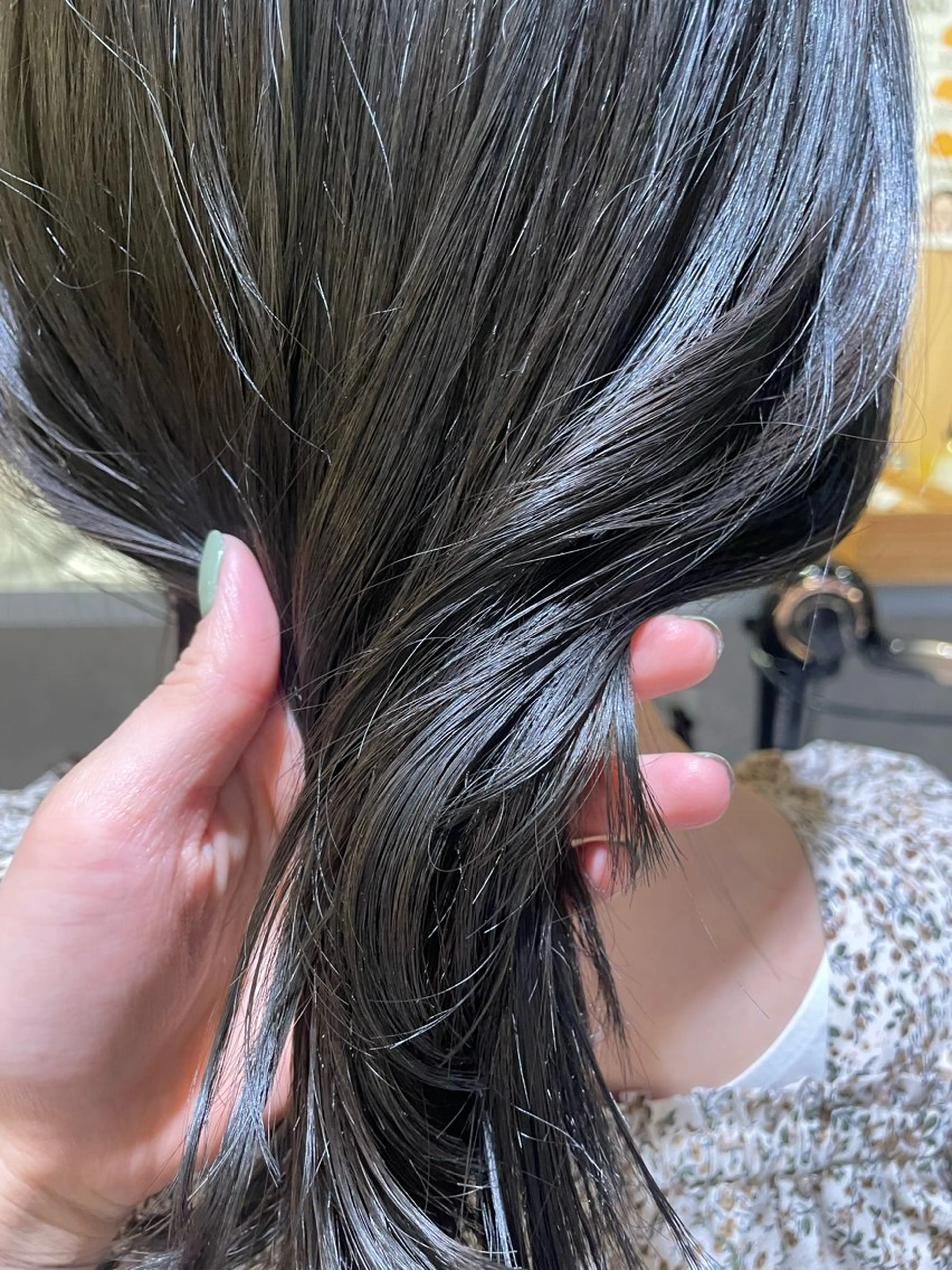 ミディアム カラー あきば まゆのヘアスタイル