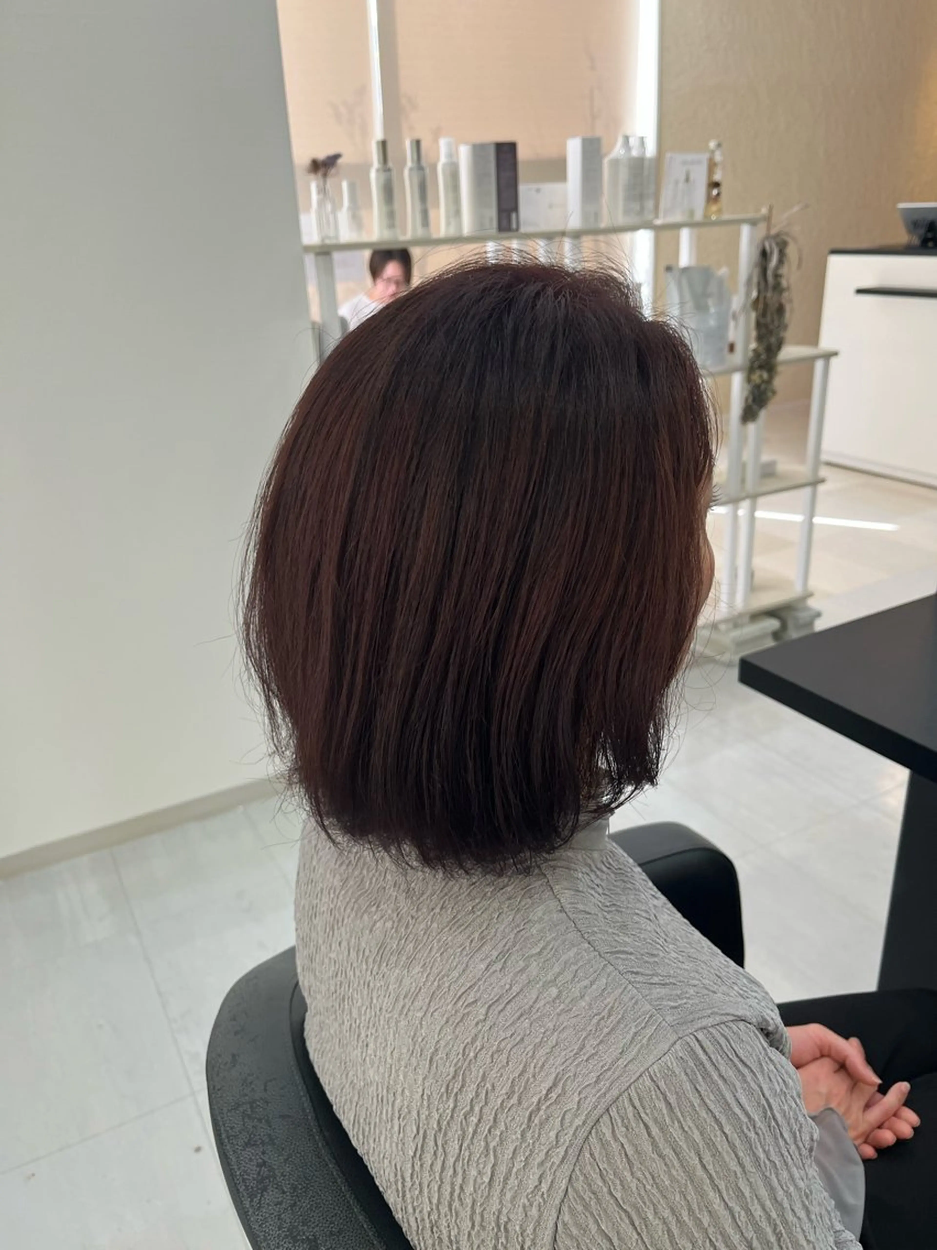 ミディアム カラー 諸岡 玲のヘアスタイル