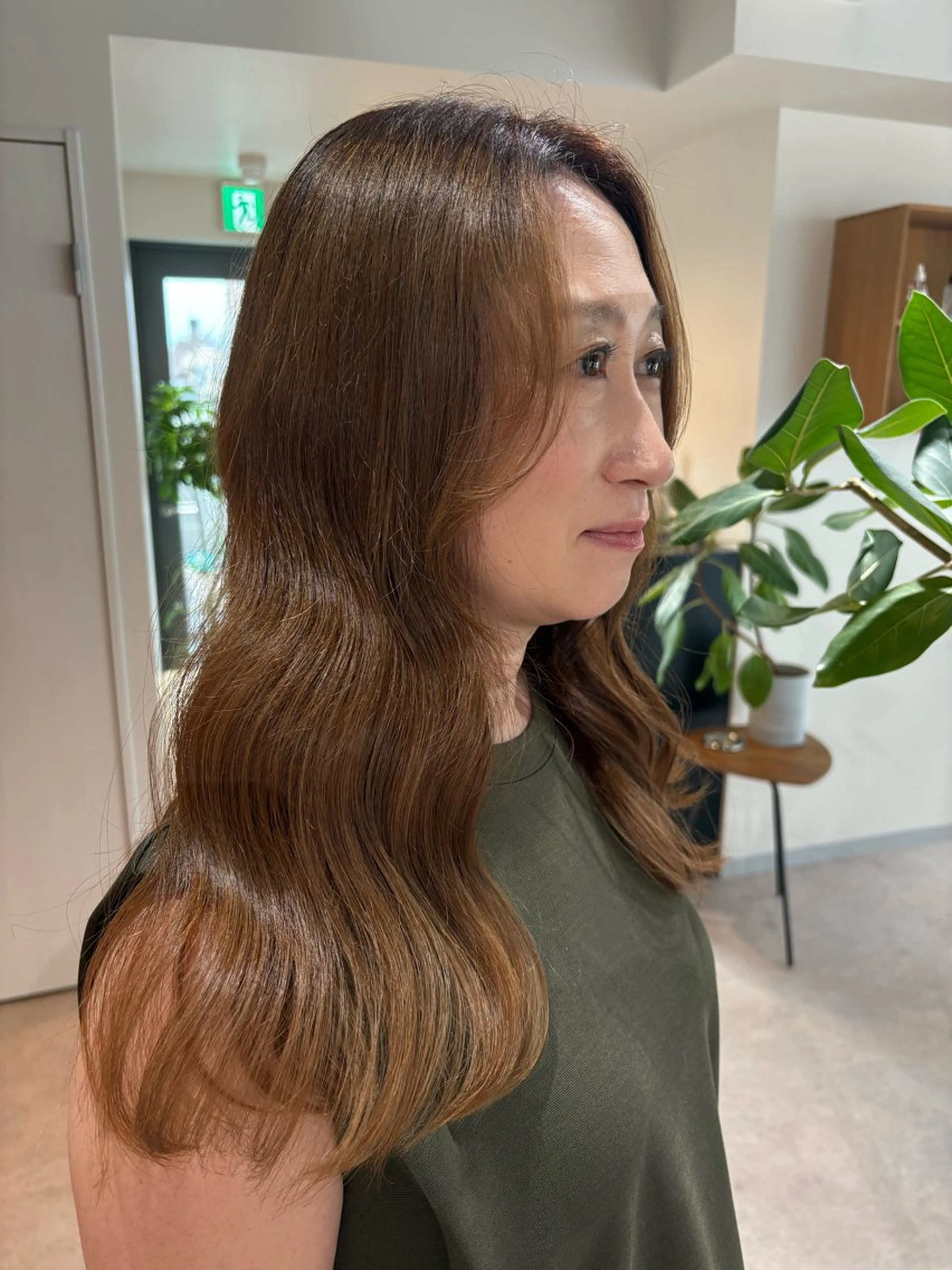 カラー ベージュカラー ヘーゼル ヘアカラー aina / n.w.hのヘアスタイル