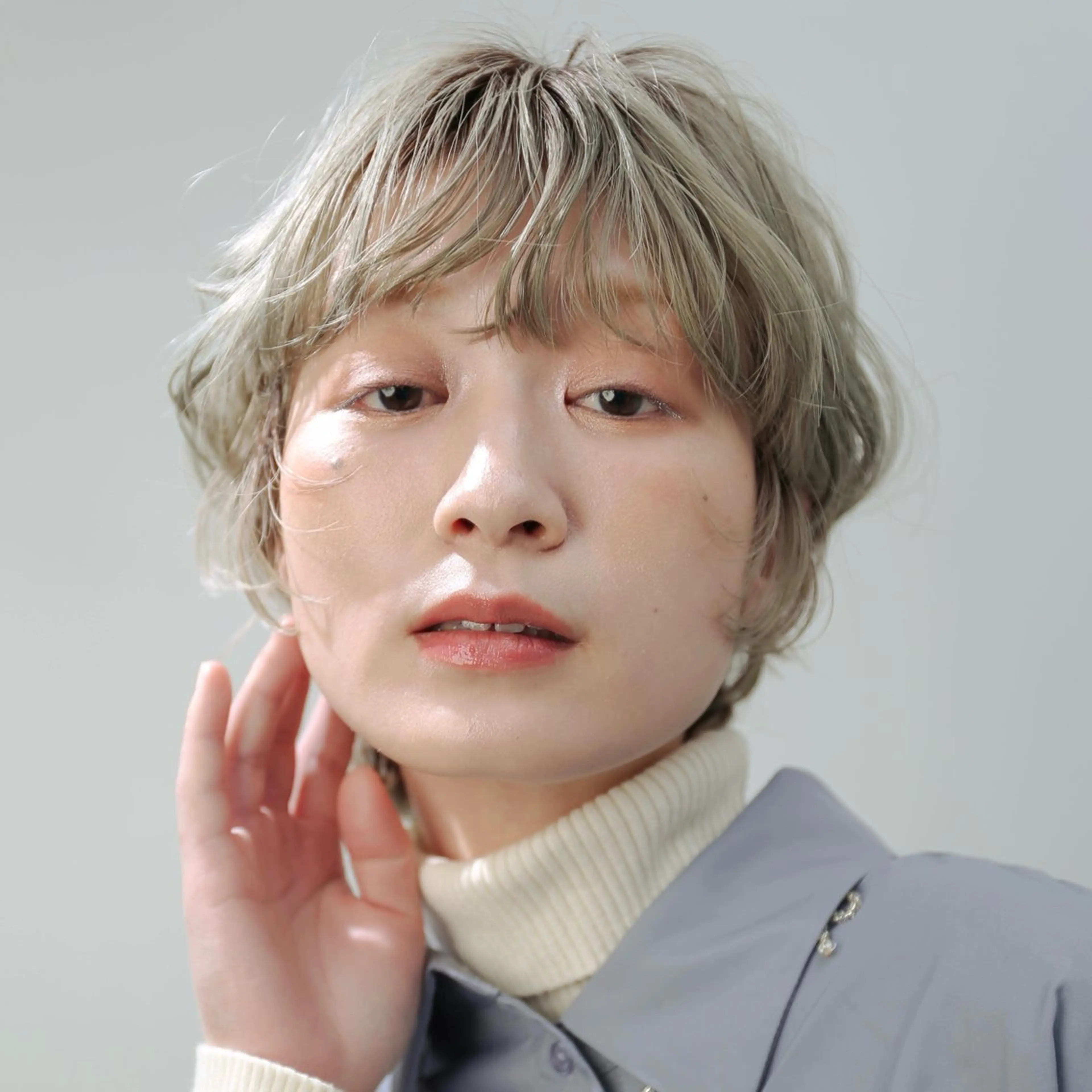 ショート かどたはるな レイヤー/パーマのヘアスタイル