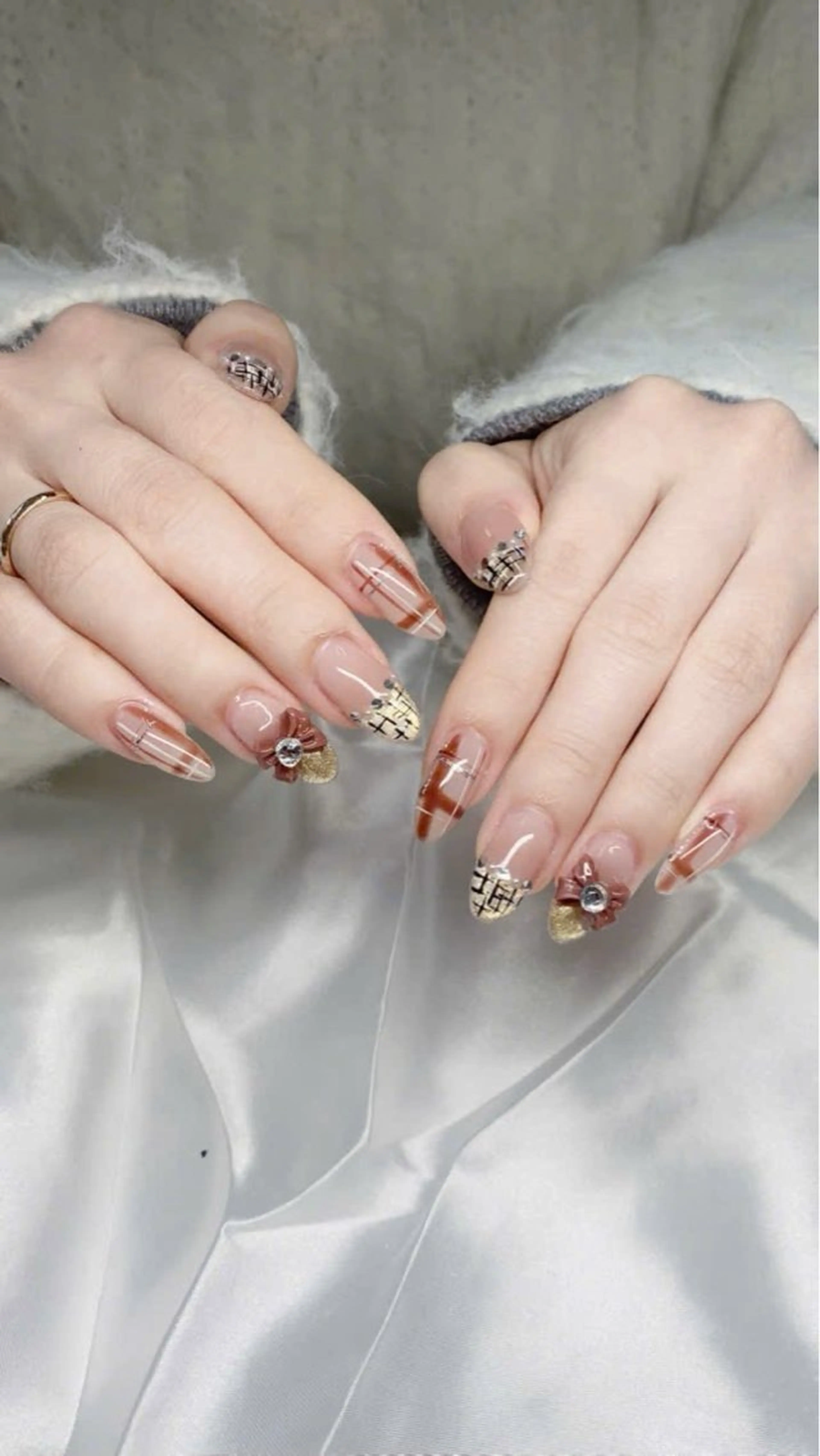 ネイル フレンチネイル グラデーション 韓国ネイル マグネットネイル ニュアンスネイル ハンドネイル ハンドケア Hara Nail 【パラジェル使用】のネイルデザイン