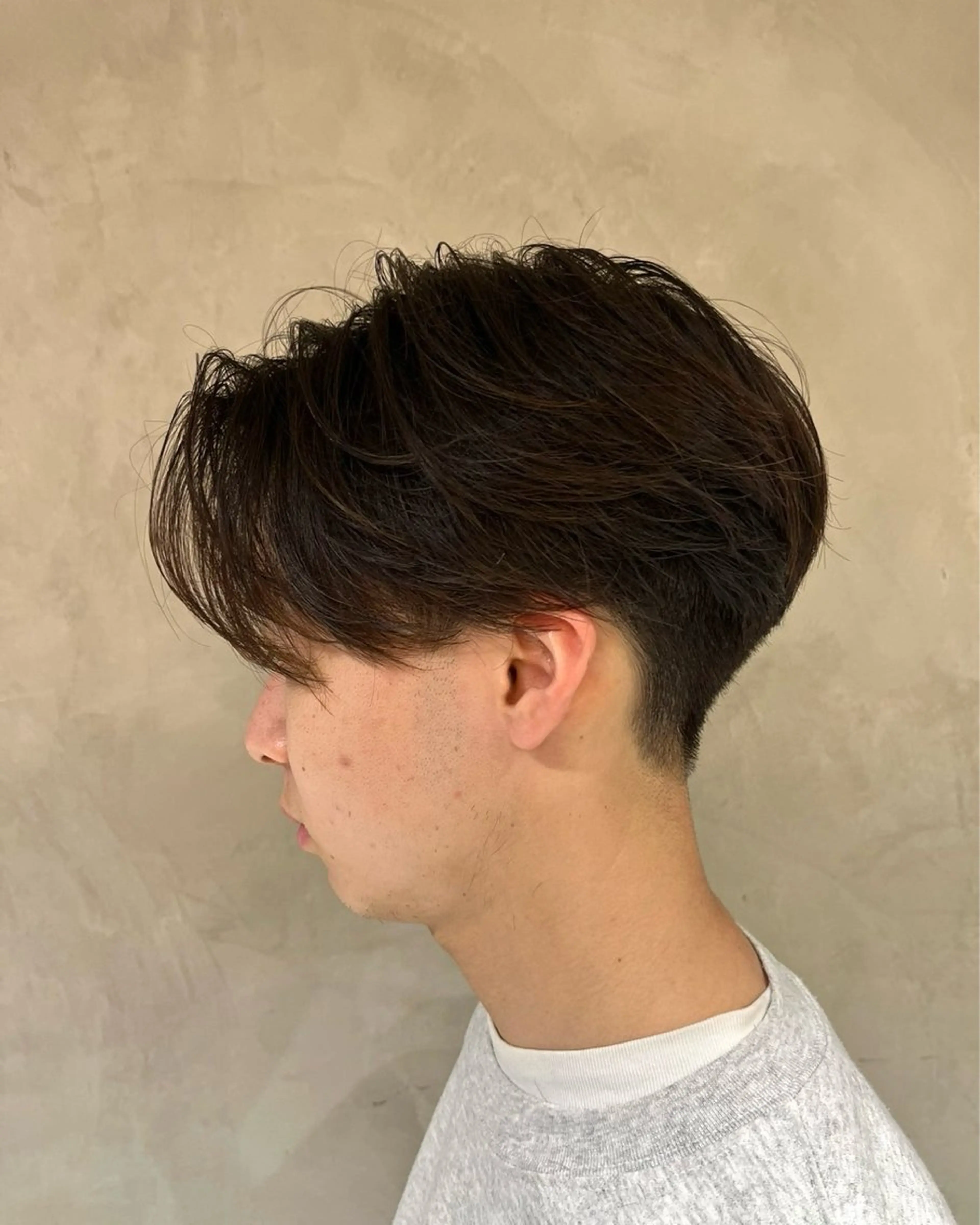 ショート メンズ センターパート /ニュアンスパーマのヘアスタイル