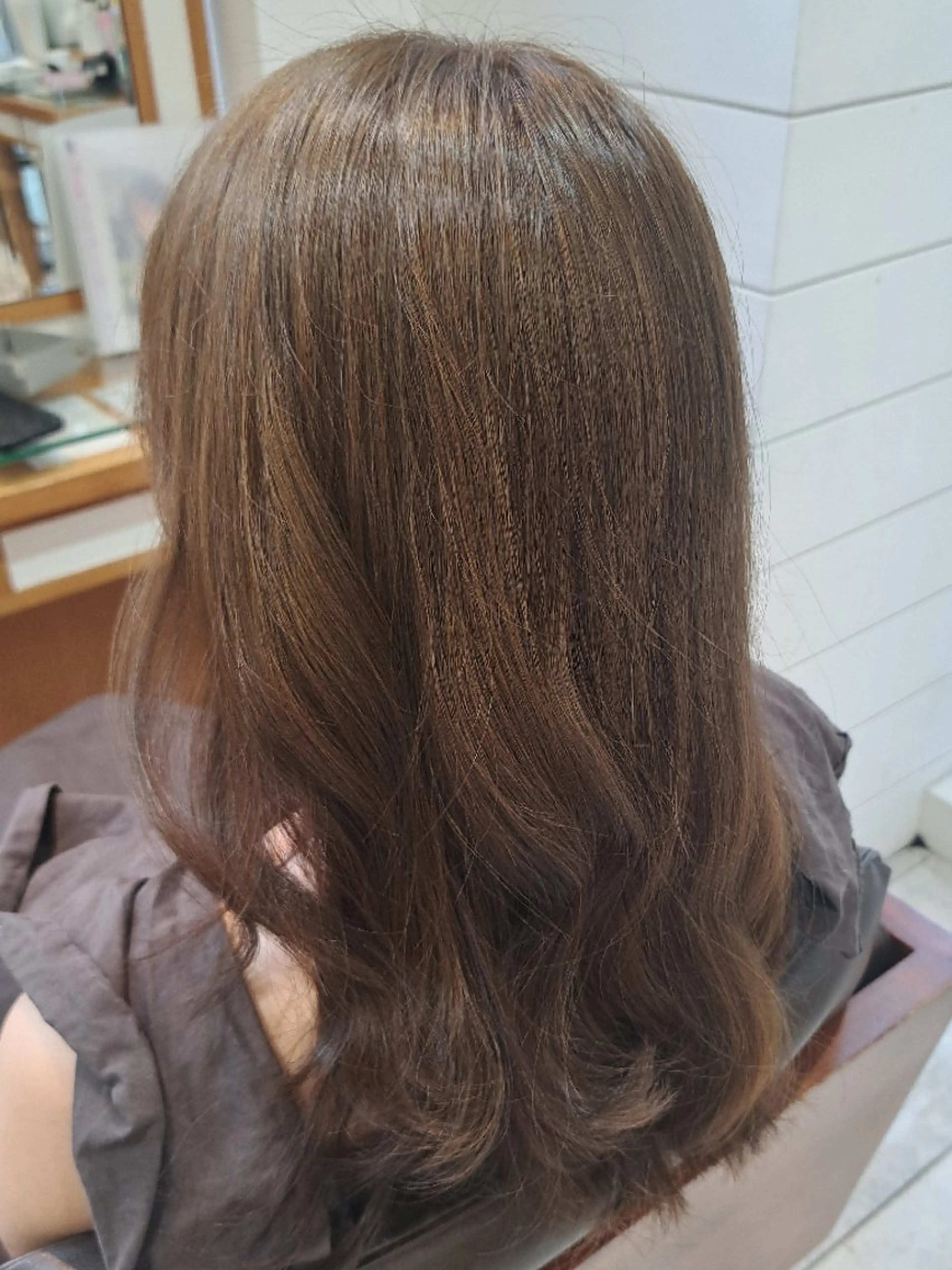 セミロング カラー ベージュカラー ブリーチ オリーブベージュ ヘアカラー 渋谷／ ＭＩＹＵのヘアスタイル