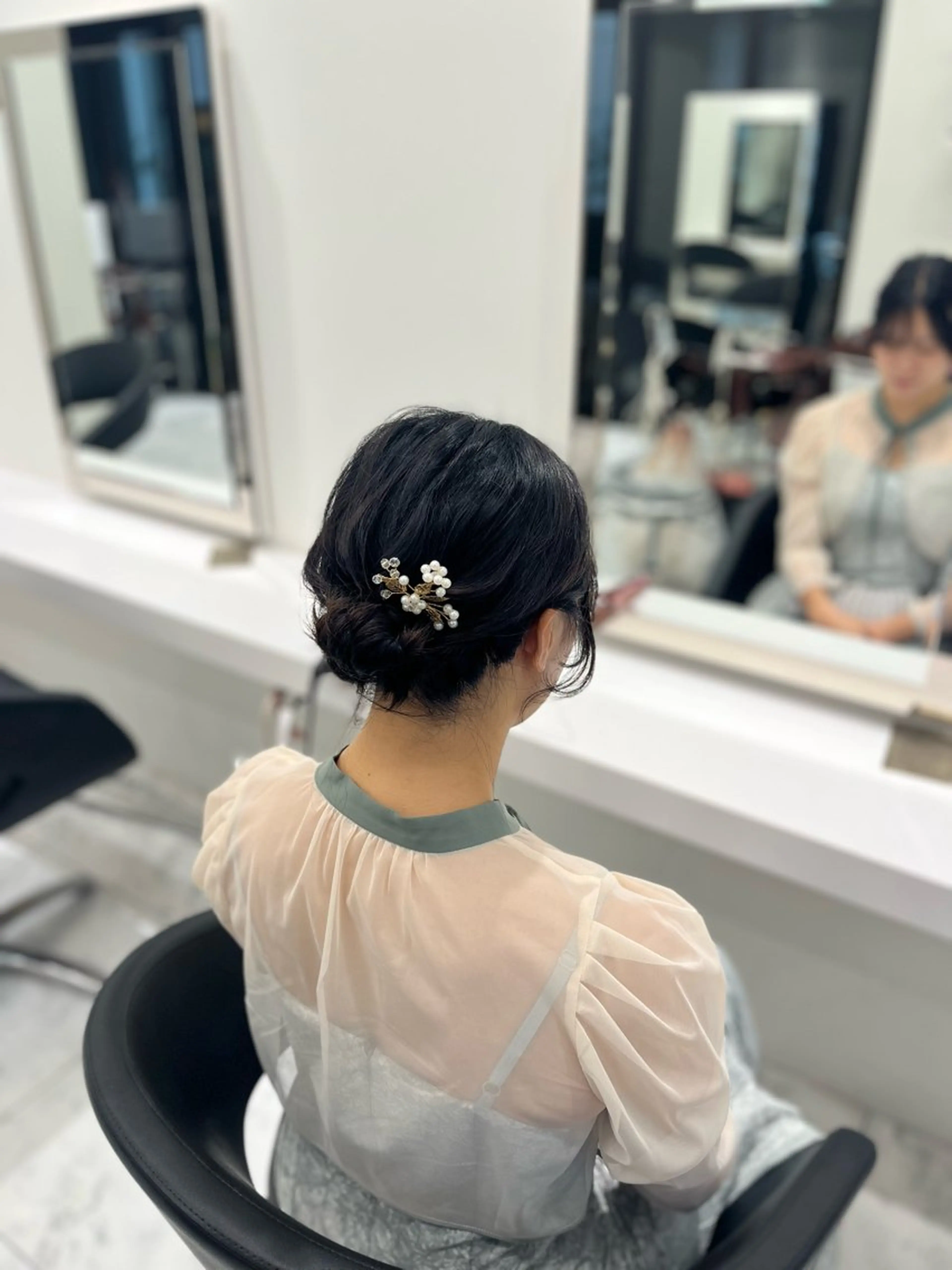 ミディアム ヘアアレンジ ヘアセット うる艶モテカラー💞 盛れるヘアメ👧🏻のヘアスタイル