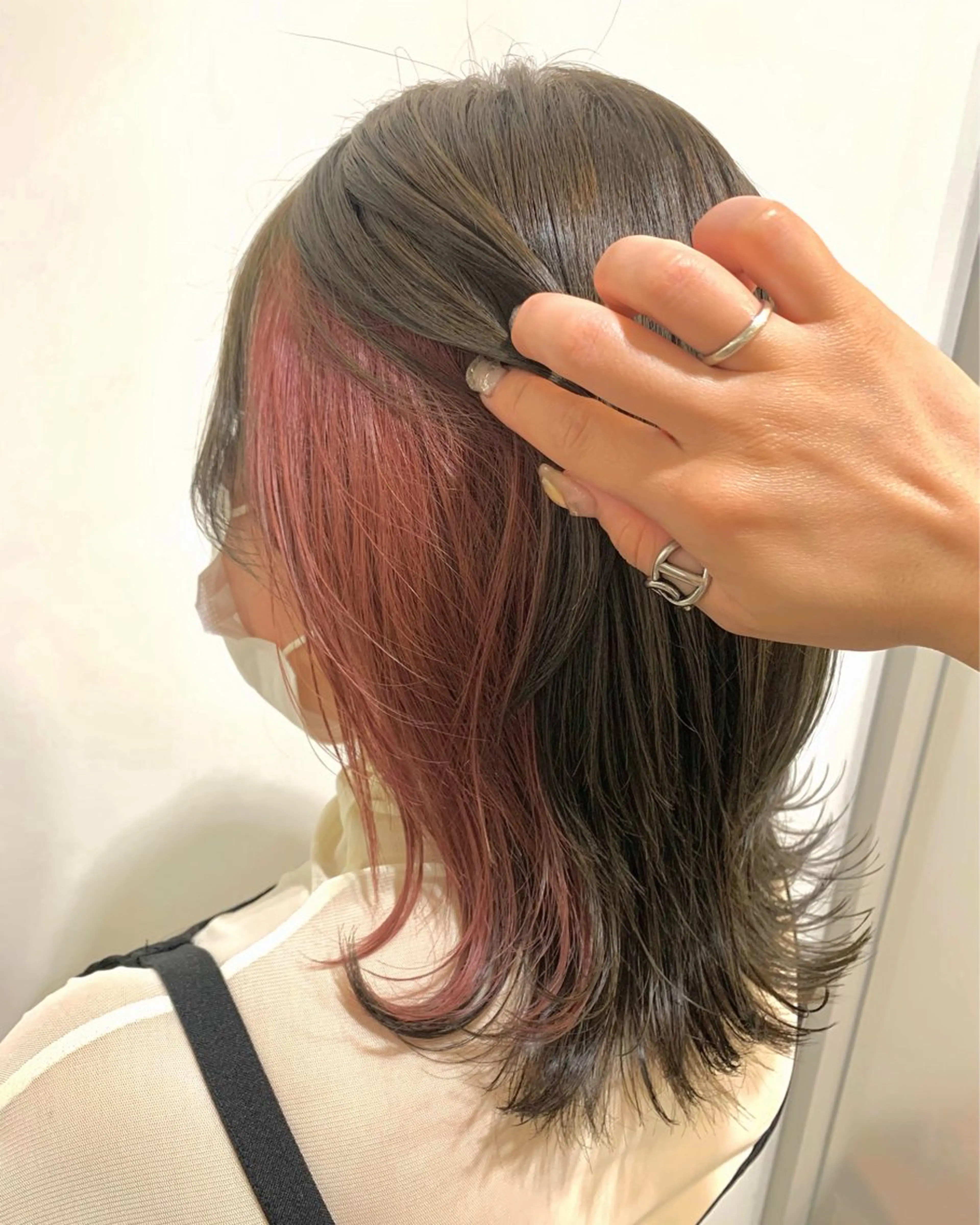 セミロング カラー イヤリングカラー ピンクカラー ヘアカラー あべ ゆうかのヘアスタイル