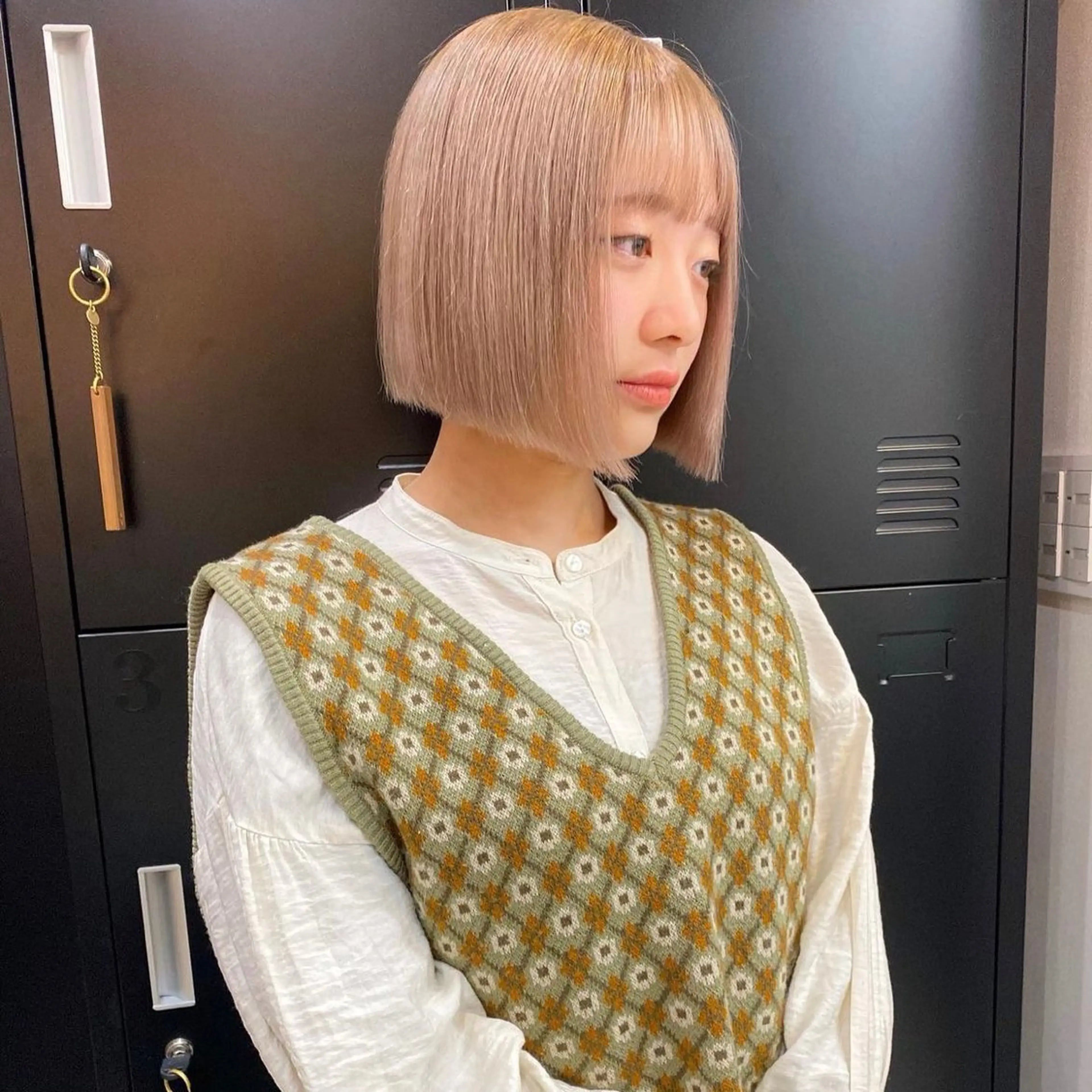 ミディアム カラー ベージュカラー ハイトーンカラー ハイトーンベージュ ボブ ブロンド／ブリーチ 【SITY.】のヘアスタイル