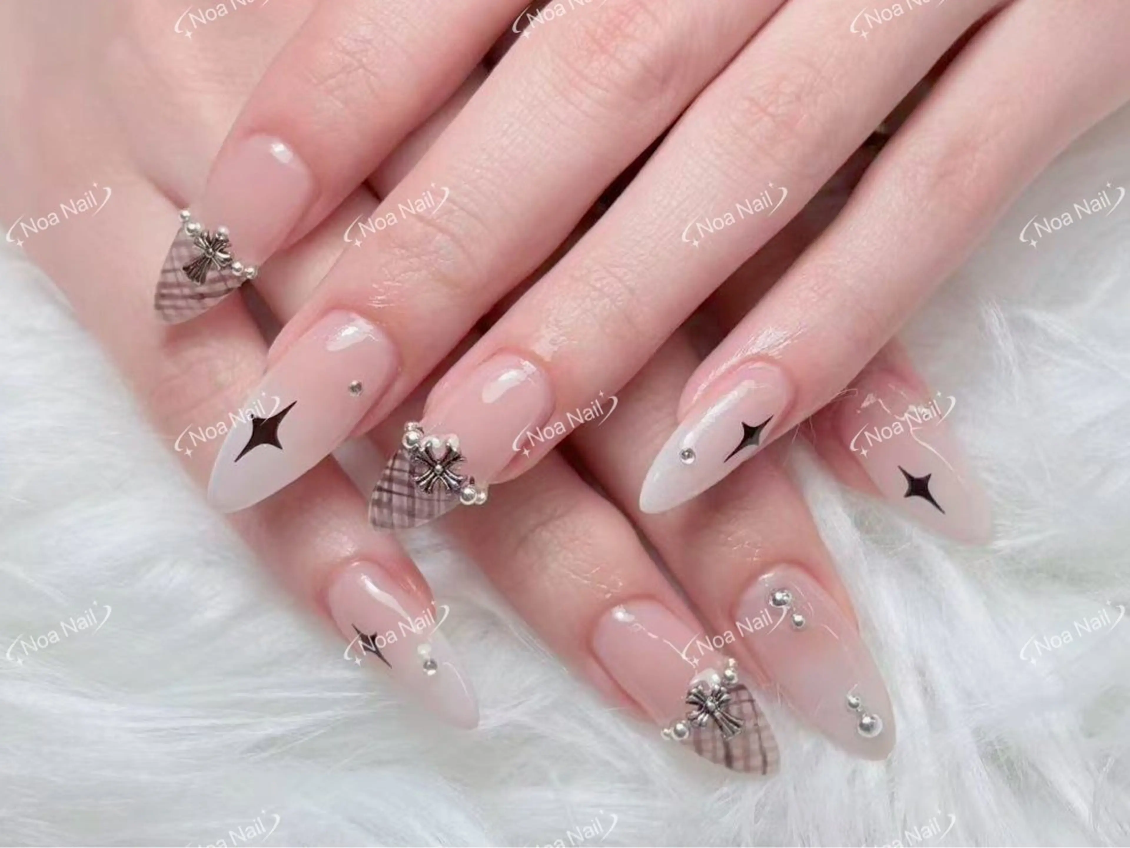 ネイル フレンチネイル グラデーション 韓国ネイル マグネットネイル 持ち込み ハンドネイル Noa Nailのネイルデザイン