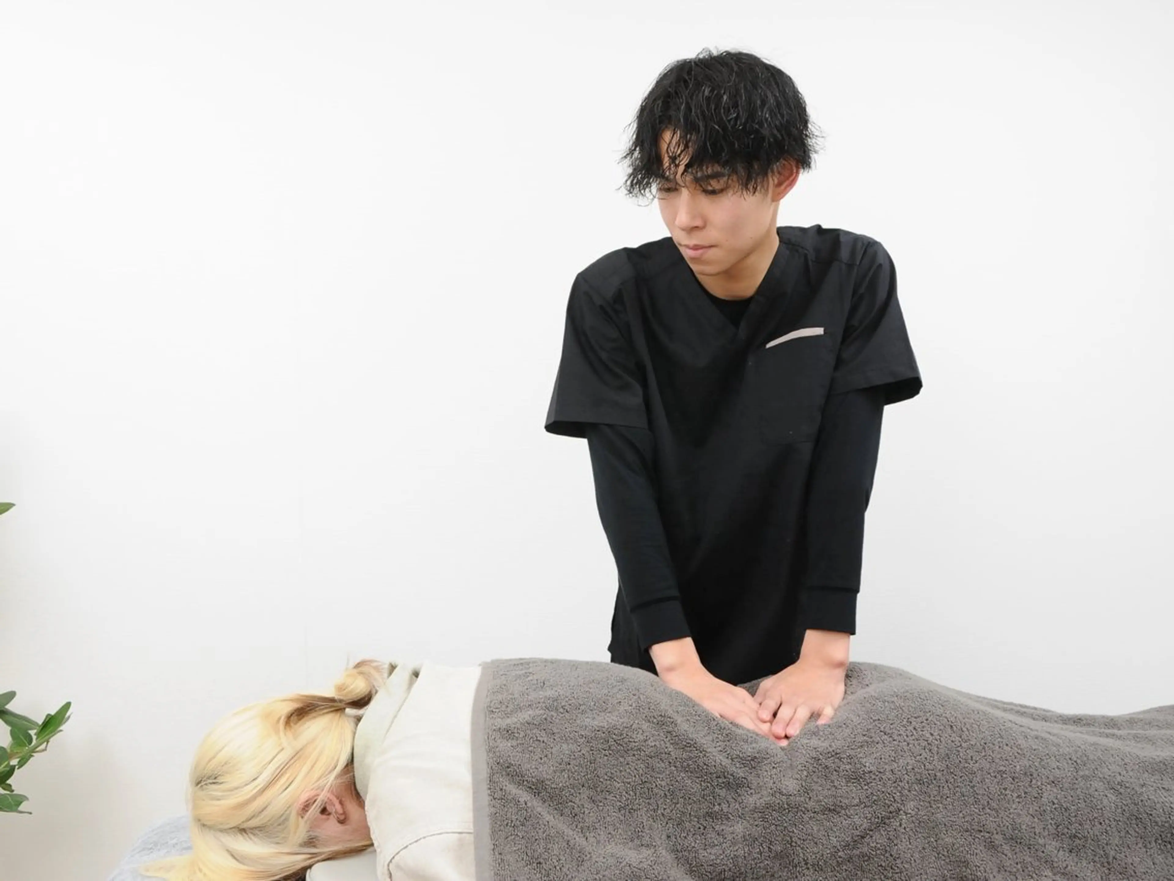 【腰痛/反り腰🚶‍♂️】筋肉の張りを根本改善‼️反り腰はぽっこりお腹やO脚の原因💥⚠️安定した身体づくり🎊の写真