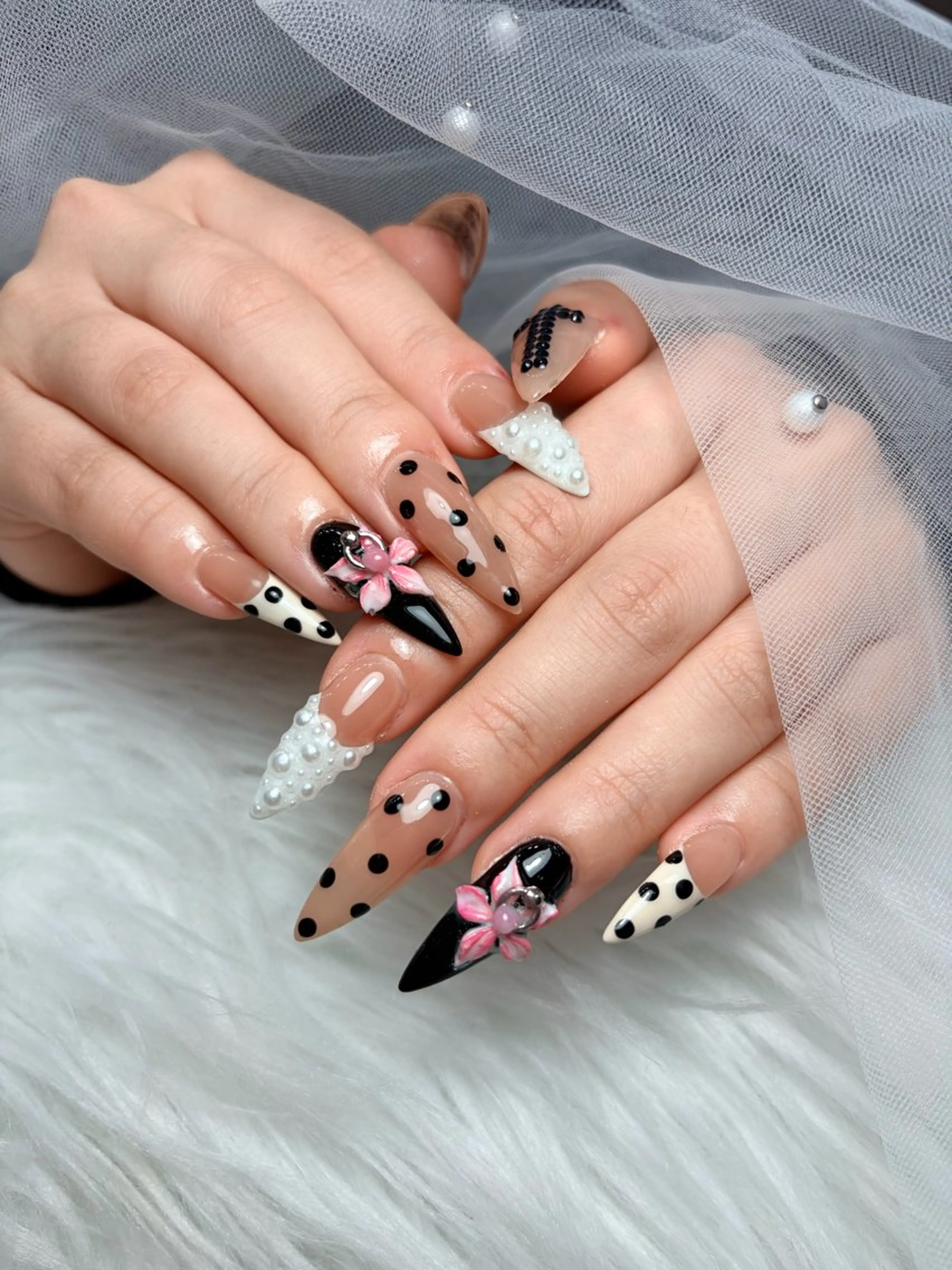 ネイル アートネイル 長さ出し ジェルネイル 韓国ネイル マグネットネイル ハンドネイル Cloudy Chan Nailのネイルデザイン