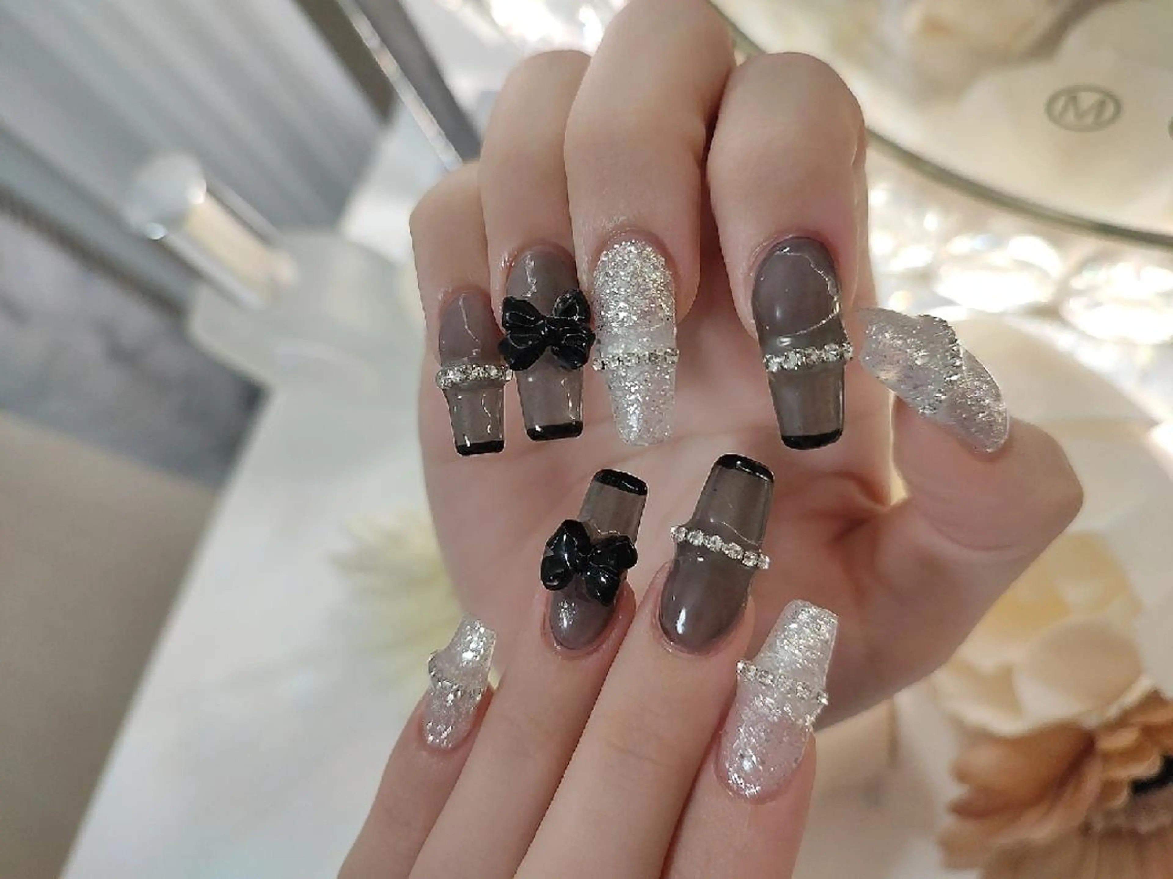 ネイル ハンドネイル RUNWAY 　　の眉毛・アイブロウイメージ