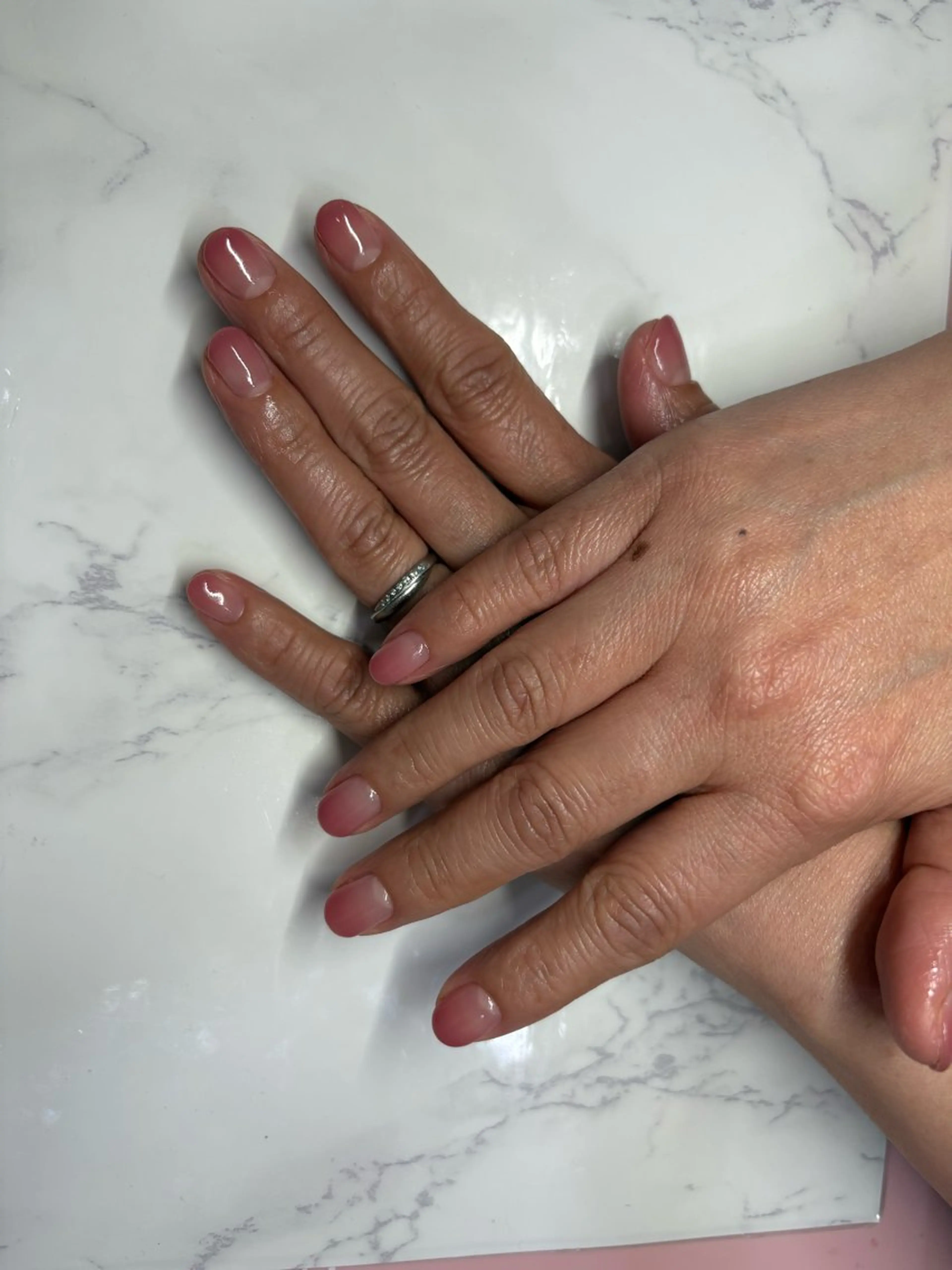 カラーグラデーション　クリアベース　オフなし　当日電話予約限定　サロンにお問い合わせください。の写真