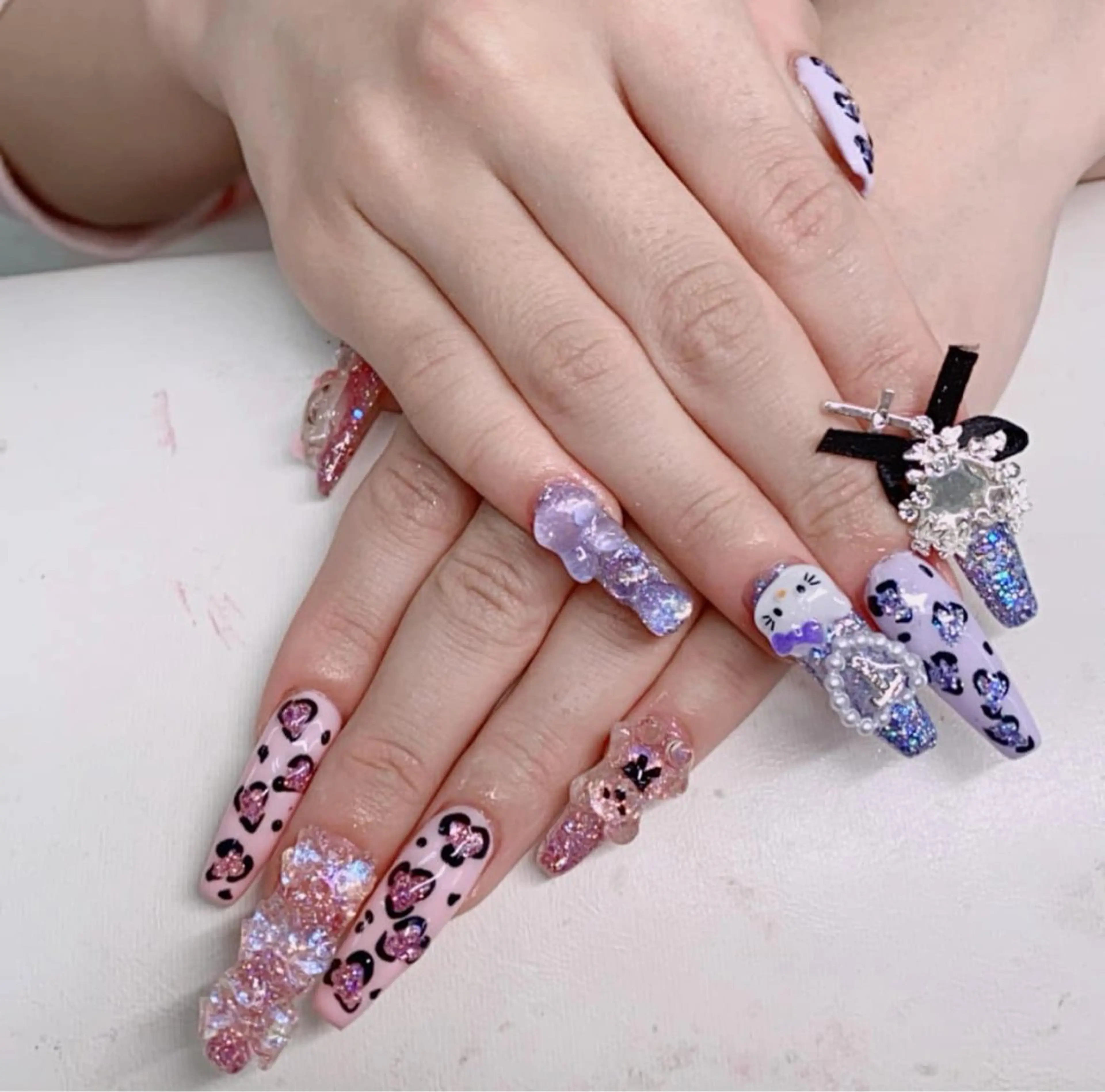 ネイル アートネイル オーロラネイル チークネイル 長さ出し フットネイル Anh 歌舞伎町のネイルデザイン