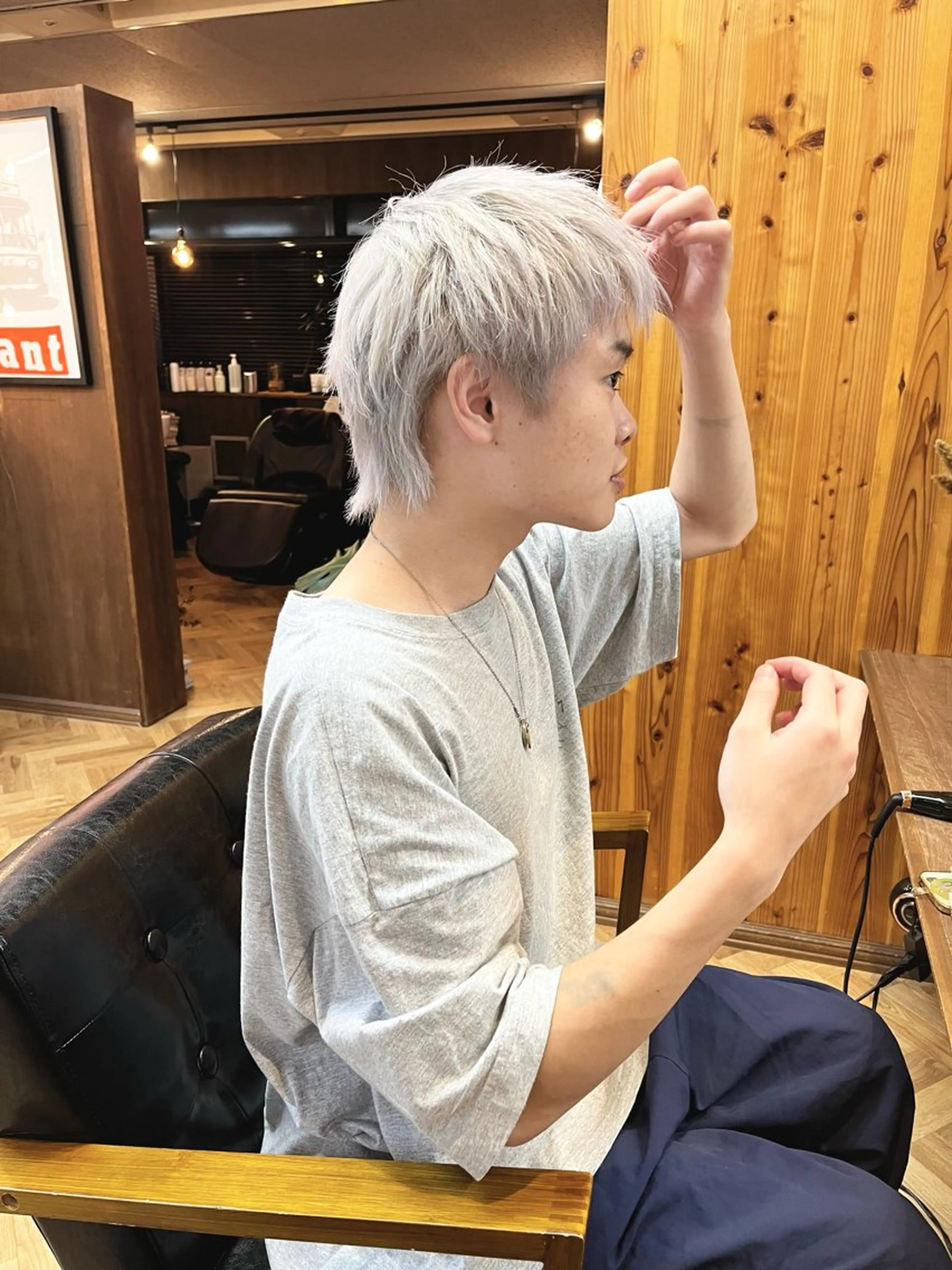 ショート カラー ヘアアレンジ メンズ メンズブリーチ メンズハイトーン ブリーチ ハイトーンカラー esu 心斎橋店所属・ena/ブリーチなし 心斎橋・ベージュ🎀のヘアスタイル