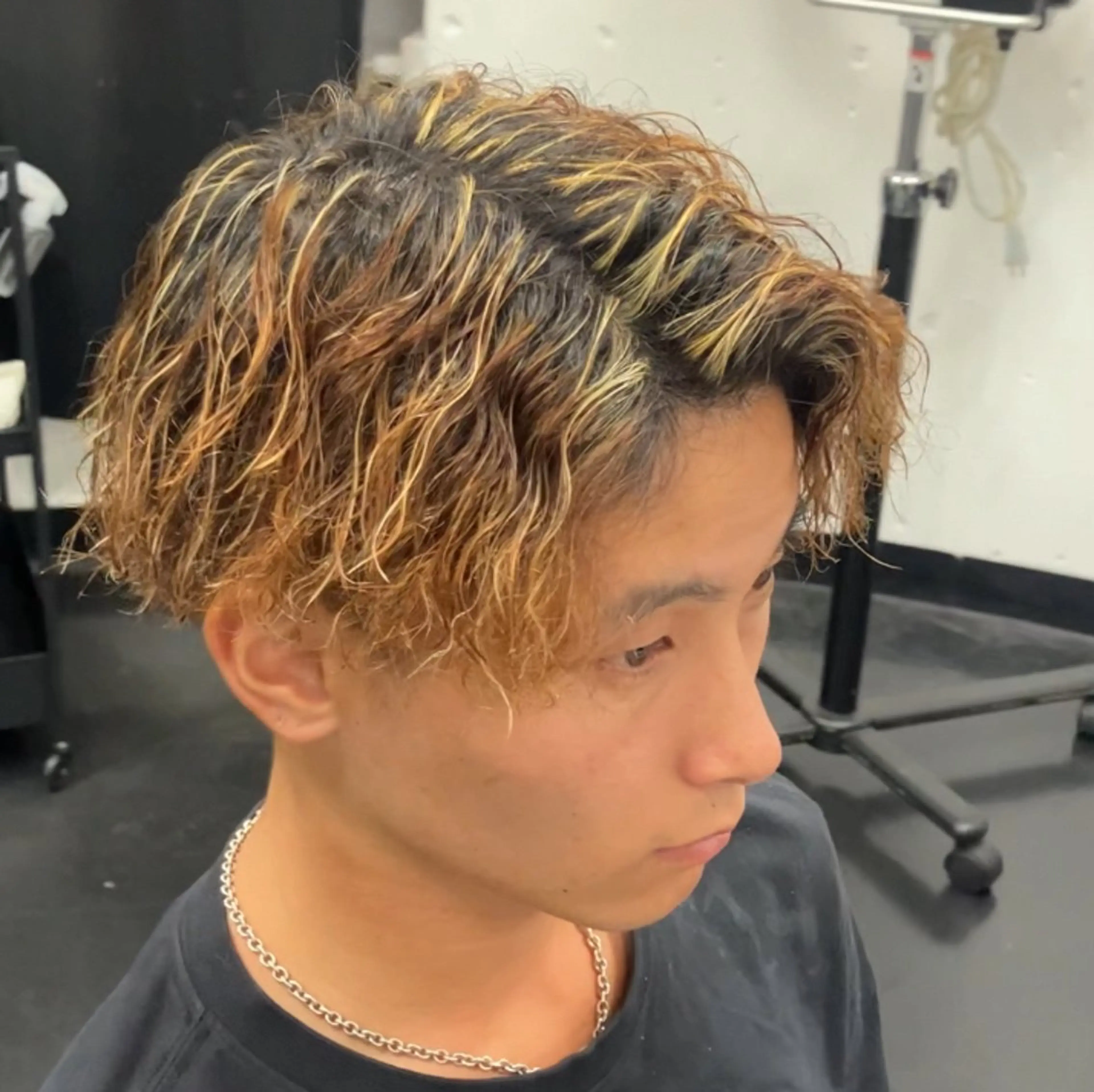 ミディアム カラー Vis-a-Vis志村坂上所属・段下 航一郎のヘアスタイル