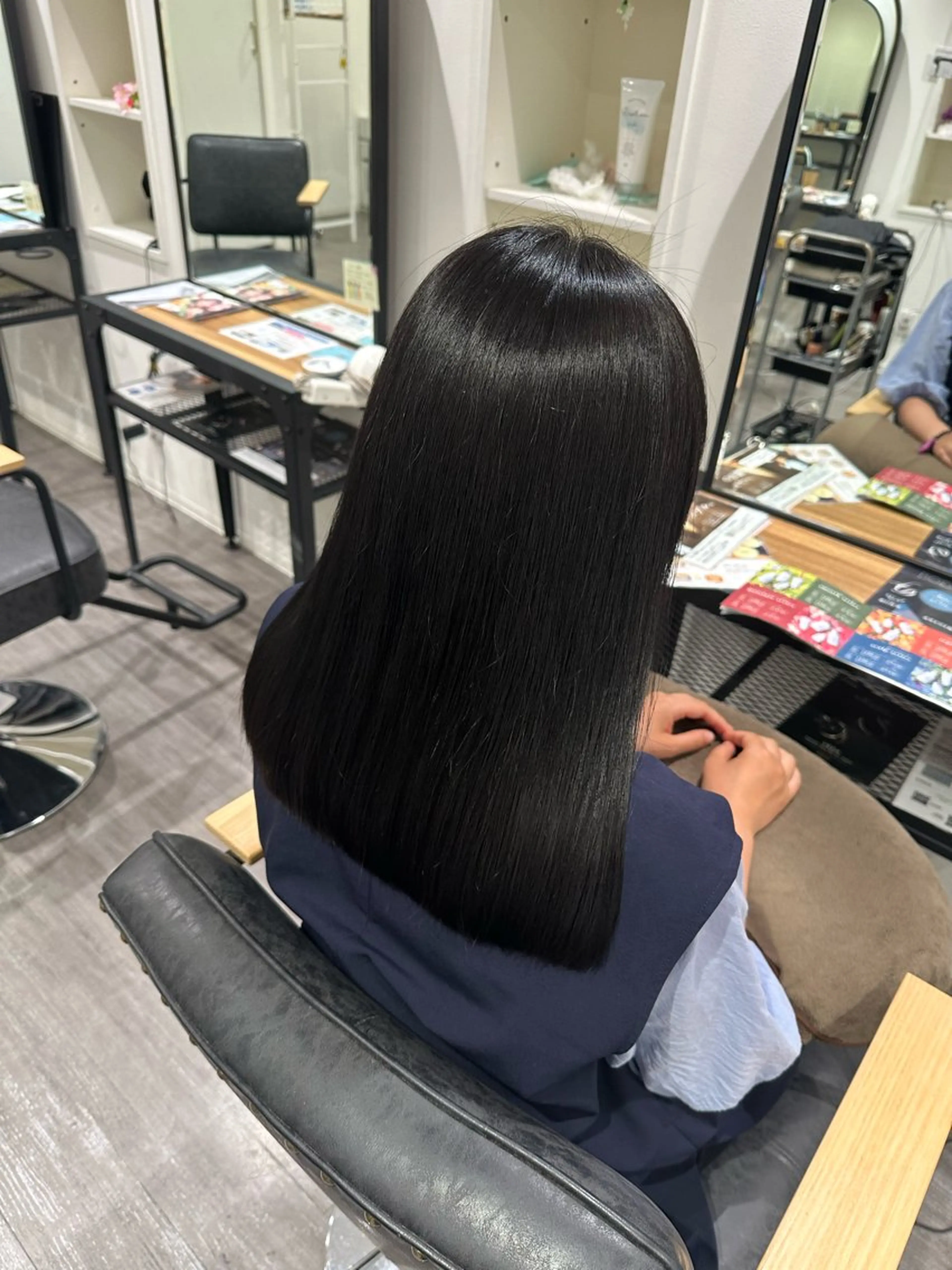 ミディアム カラー 黒髪 カット ヘアカラー トリートメント 艶髪レイヤー上田 紗也🇰🇷💗のヘアスタイル