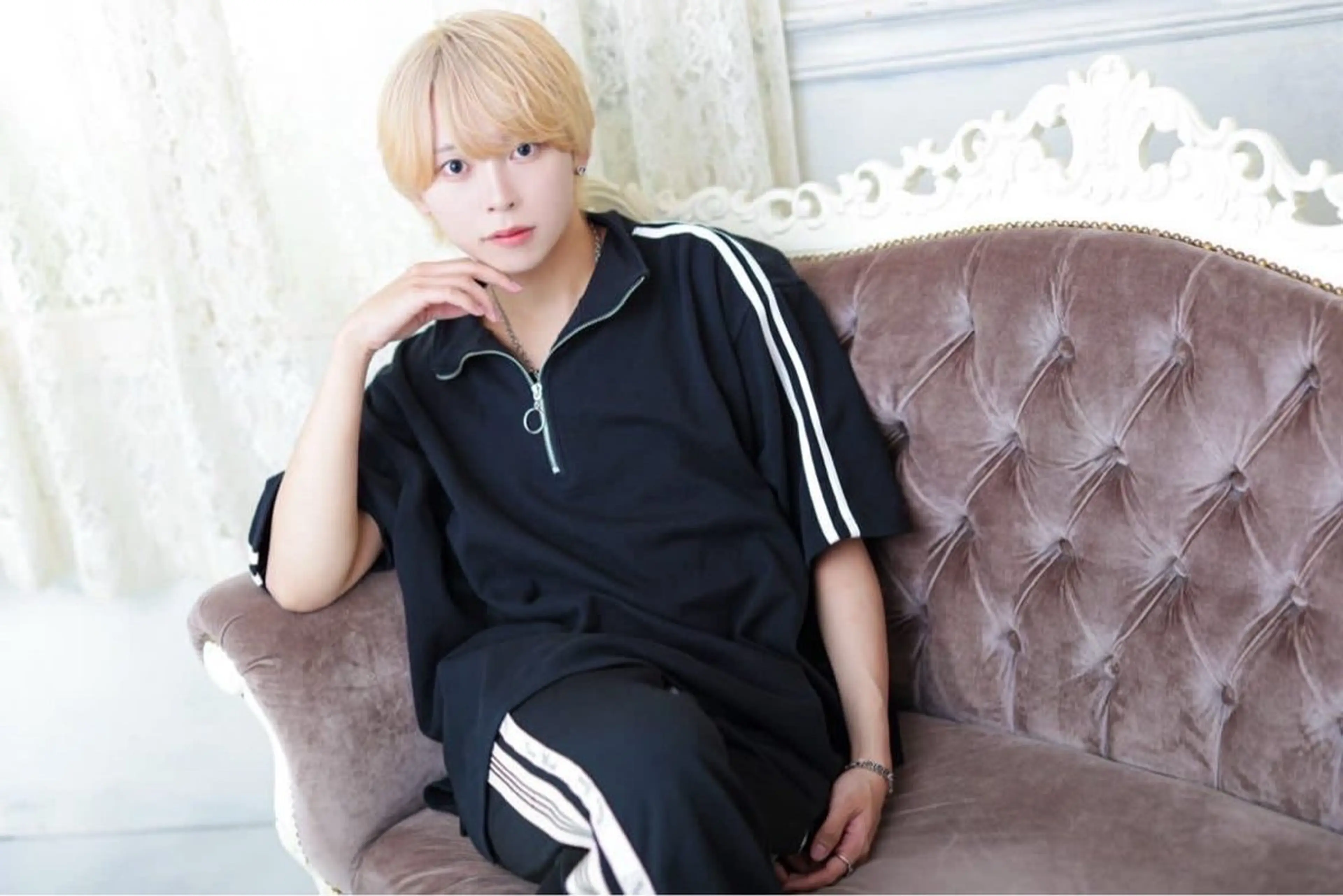 メンズ 奥本 侑 ハイトーン、髪質改善のヘアスタイル