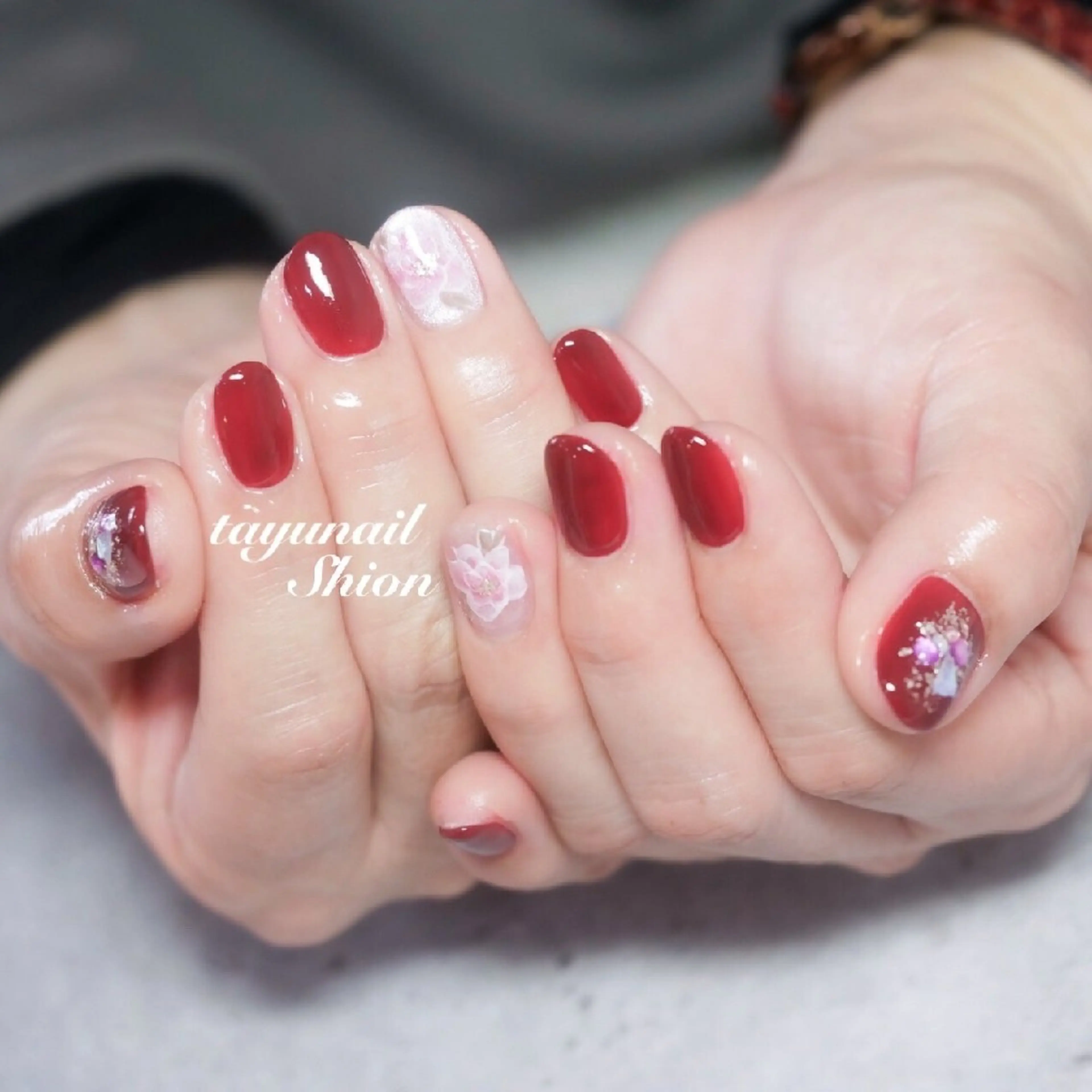ネイル フラワーネイル ジェルネイル パラジェル 赤色 冬ネイル ネイルサロン・ネイルスクール　たゆnail所属・ネイルサロン 【たゆnail】のネイルデザイン