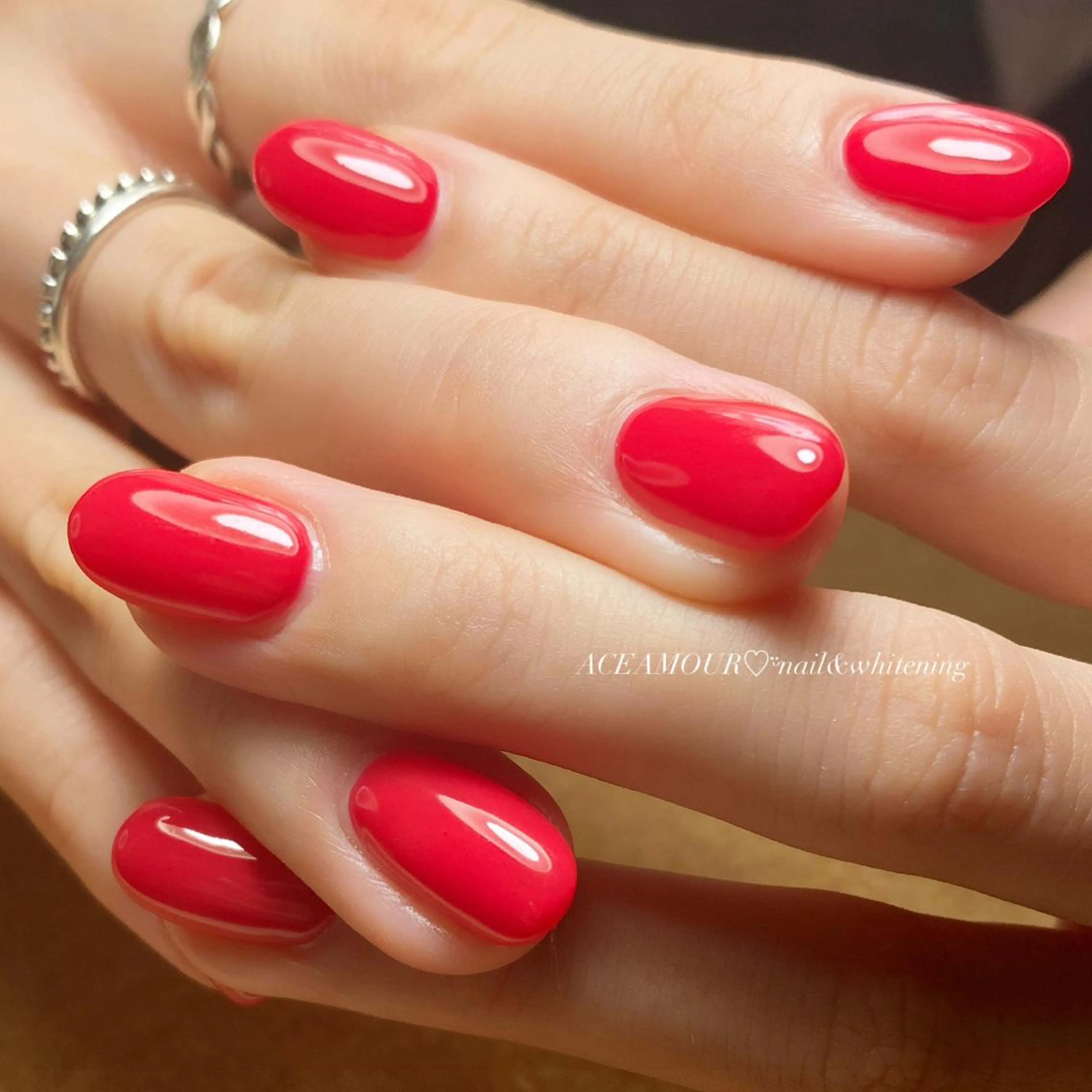 ネイル ワンカラーネイル 赤色 ネイル/耳つぼ /新ホワイトニングのネイルデザイン