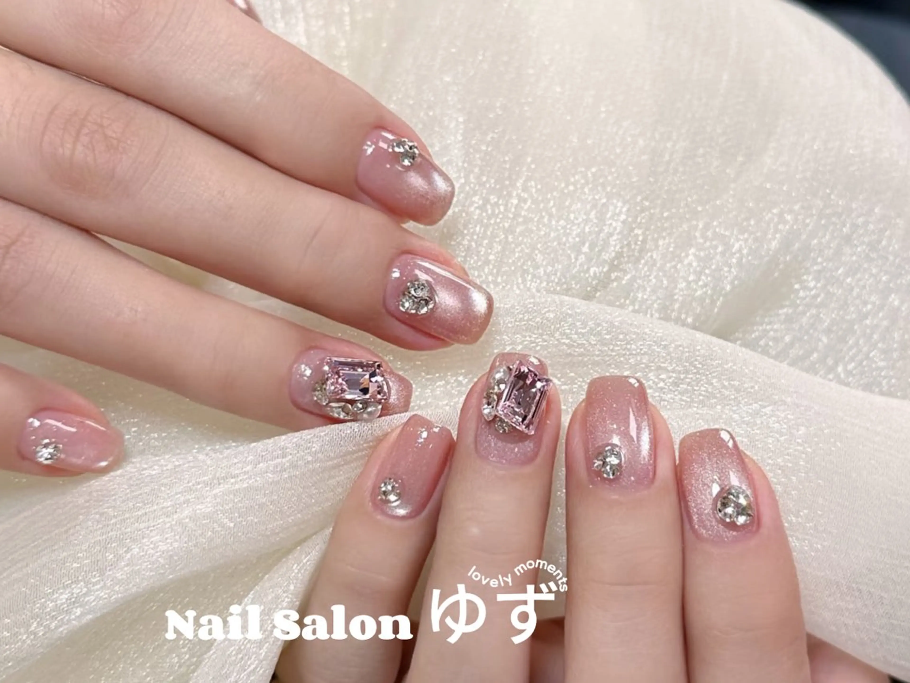 ネイル キラキラネイル マグネットネイル ピンク ストーンネイル ワンホンネイル ネイルサロン ゆずのネイルデザイン