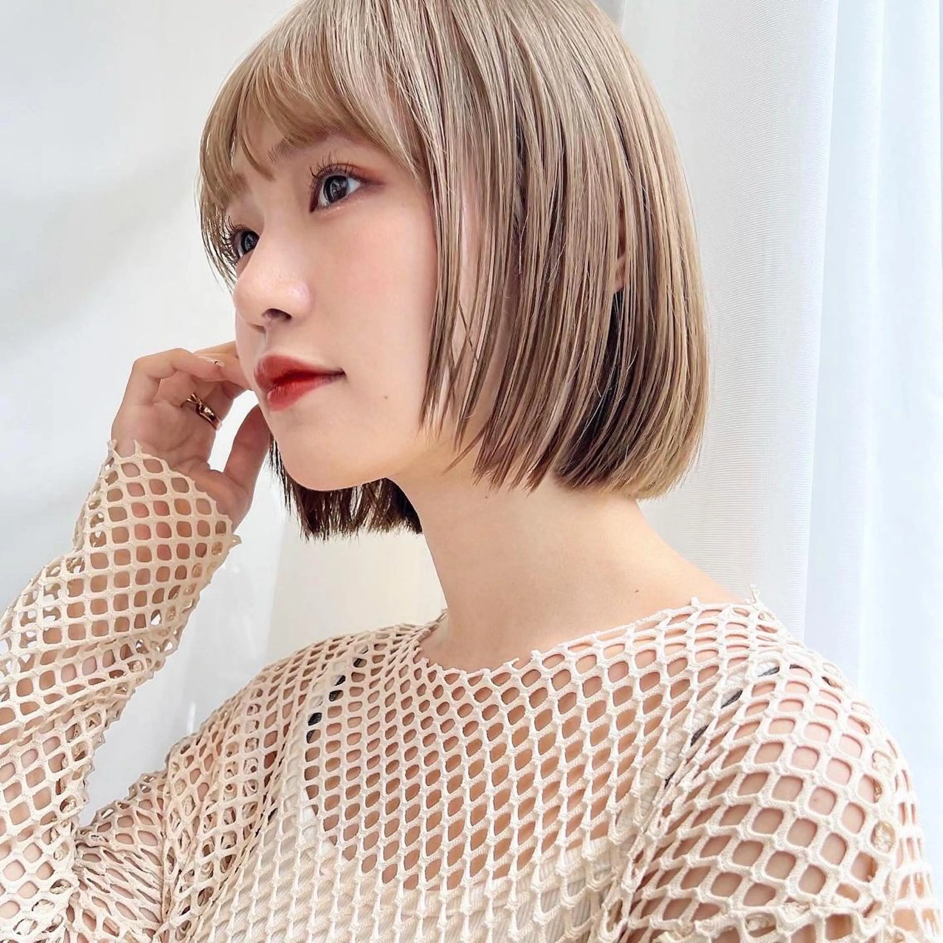 ミディアム カラー ベージュカラー 透明感カラー グレージュ ボブ カット ヘアカラー トリートメント レイヤー専門家 ダブルカラー修のヘアスタイル