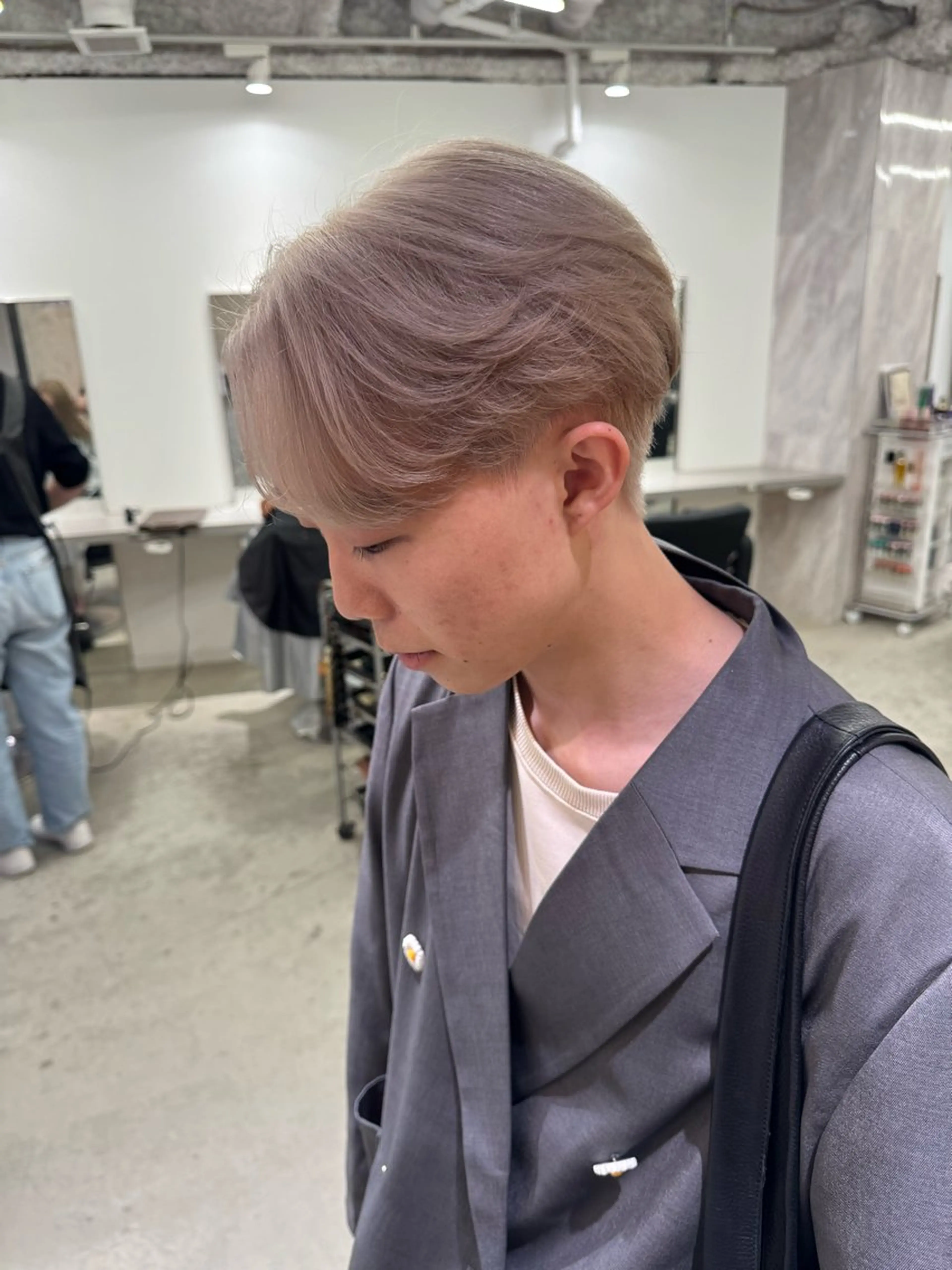 ショート カラー メンズ ヘアカラー トリートメント 店長　MANAMI ／ブリーチ／骨格ボブのヘアスタイル