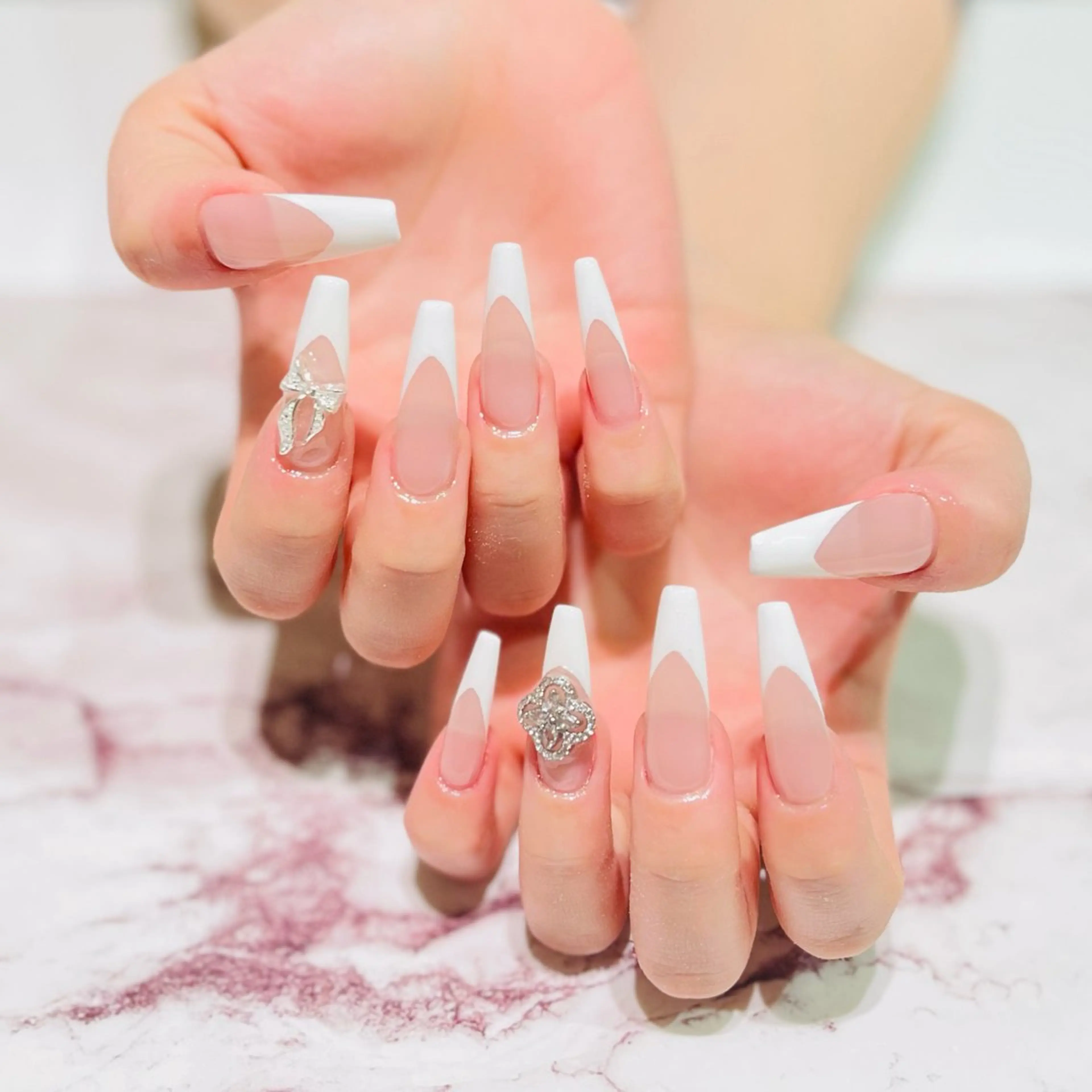 ネイル フレンチネイル ハンドネイル Hair removal & Beauty salon Produce by Lucia所属・nail salon Luciaのネイルデザイン
