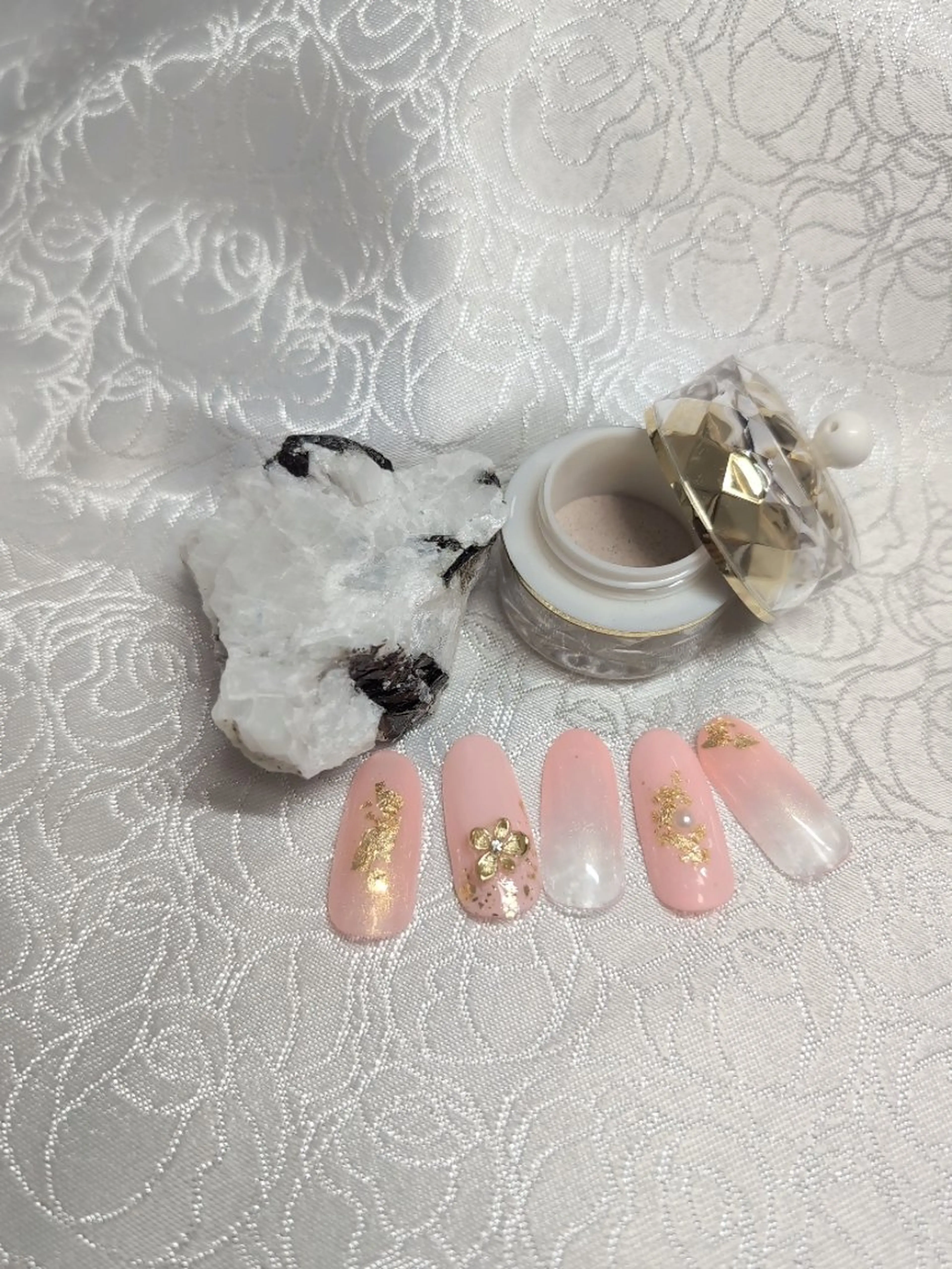 ネイル ヌーディジュエリー ネイルサロンのネイルデザイン