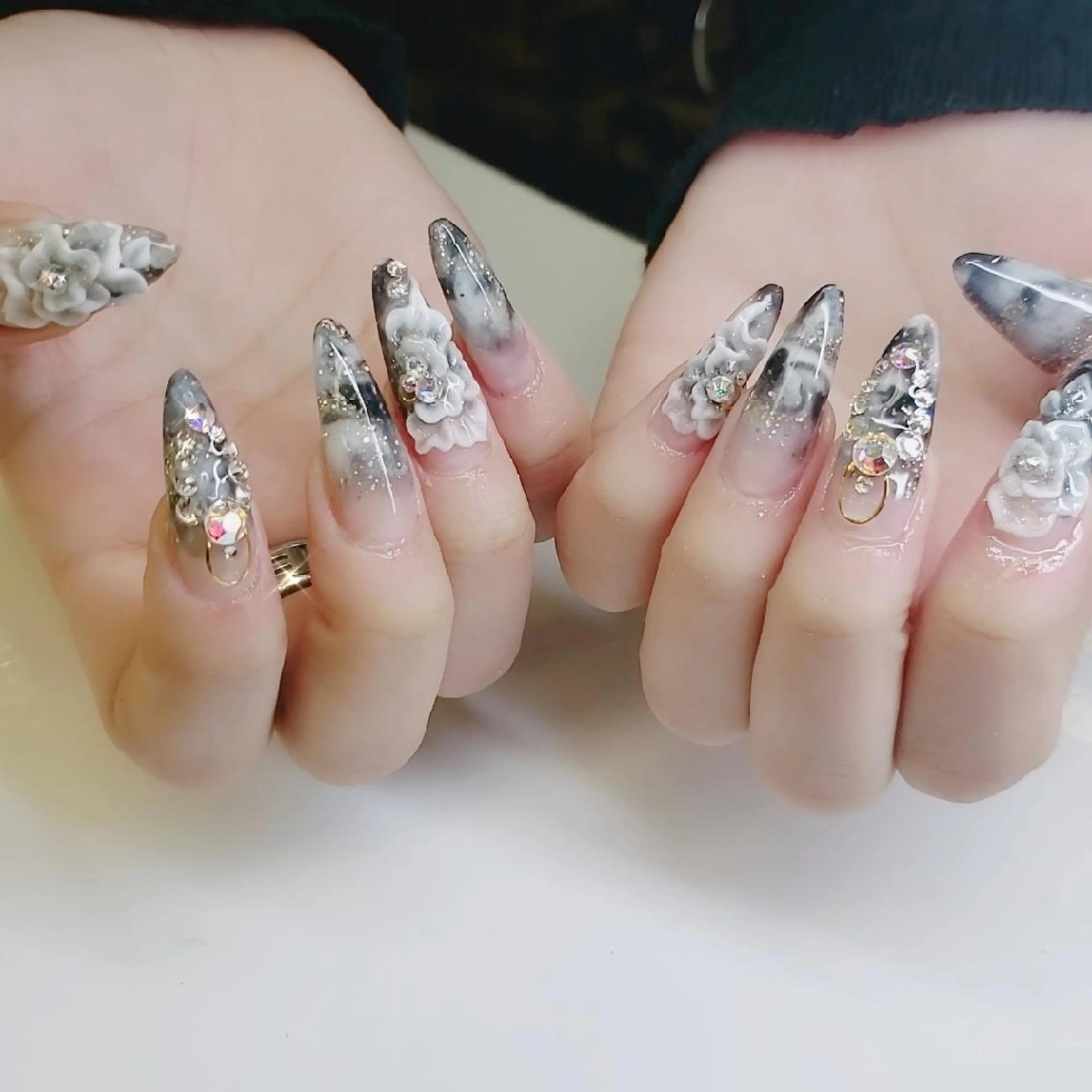 ネイル 成人式 ハンドネイル クロキ 。のネイルデザイン