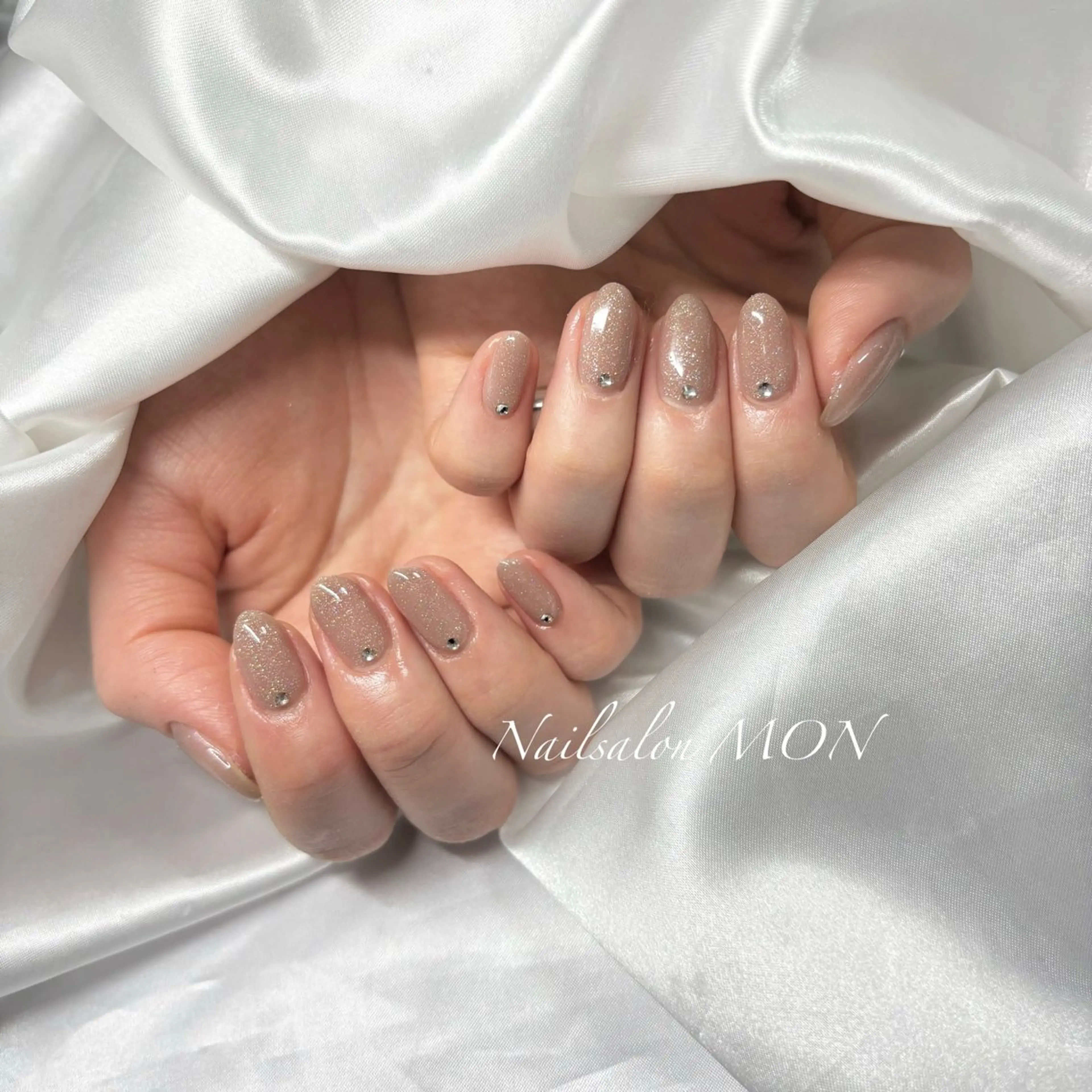 ネイル ストーンネイル ハンドネイル Nailsalon MONのネイルデザイン