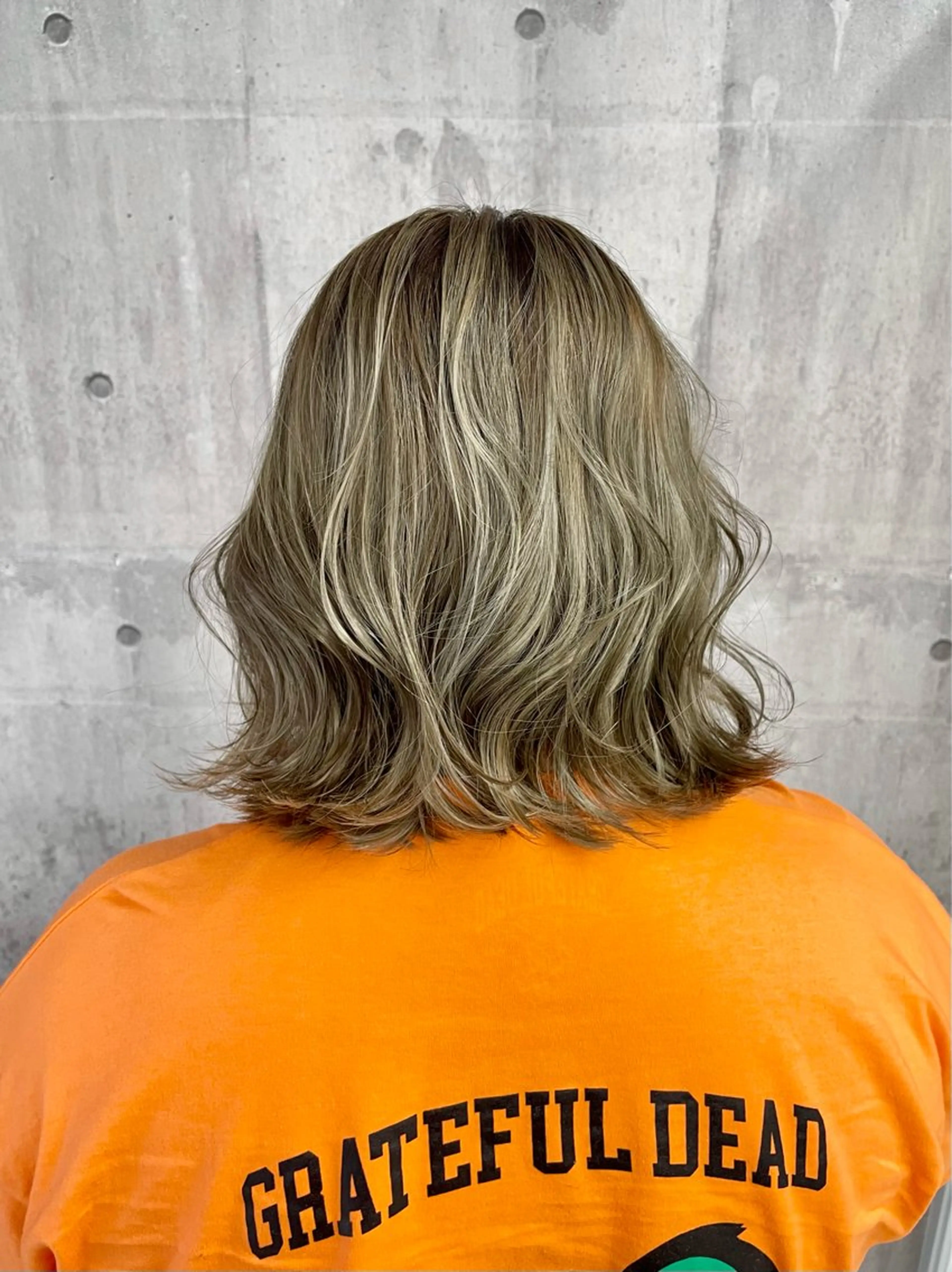 ミディアム カラー ブリーチ ハイライトカラー ハイトーンカラー ハイライト 錦 茉李 @lm.mari03のヘアスタイル