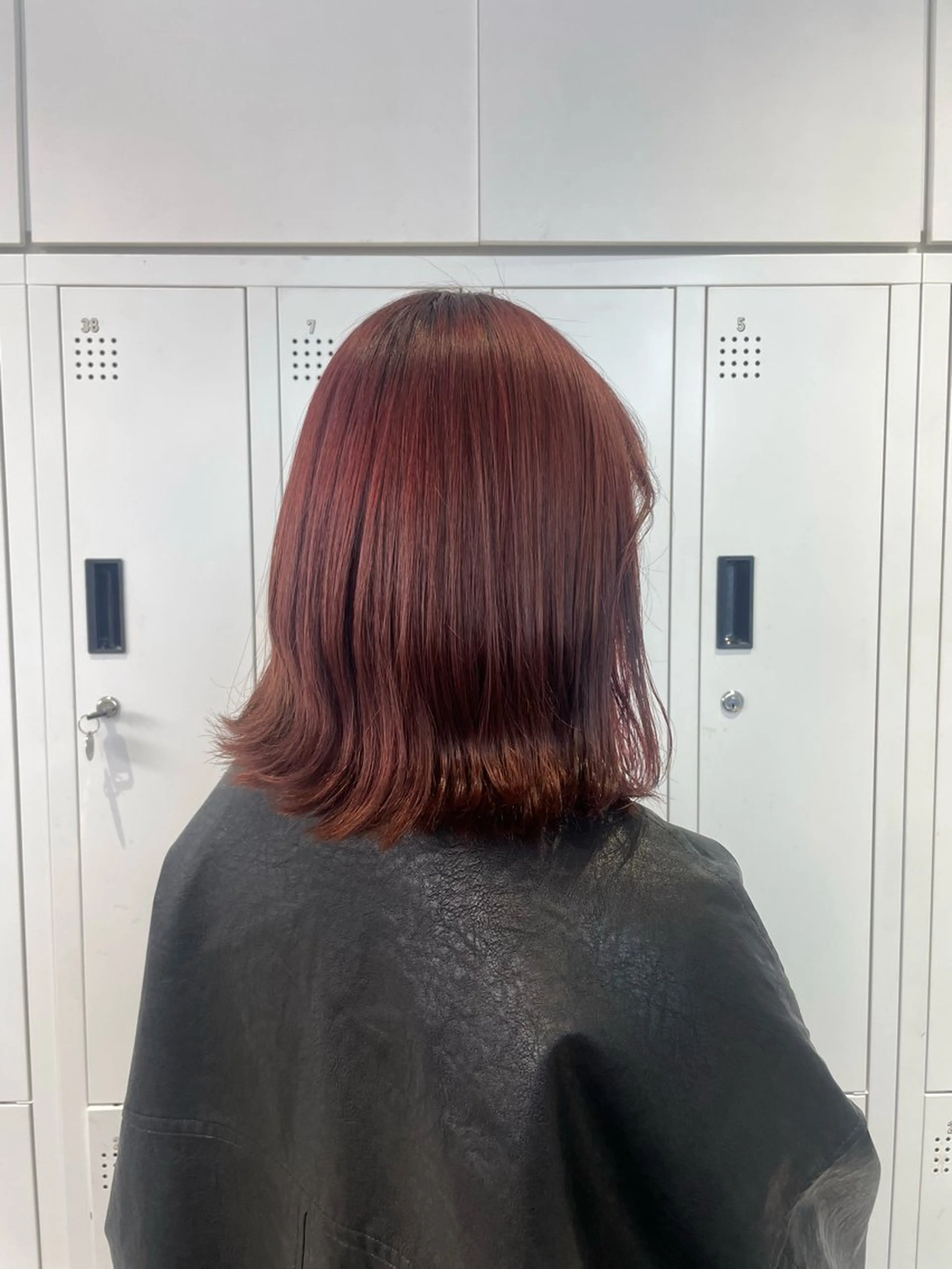 ミディアム カラー ヘアカラー 🌟暖色系ハイトーン 🌟AIのヘアスタイル