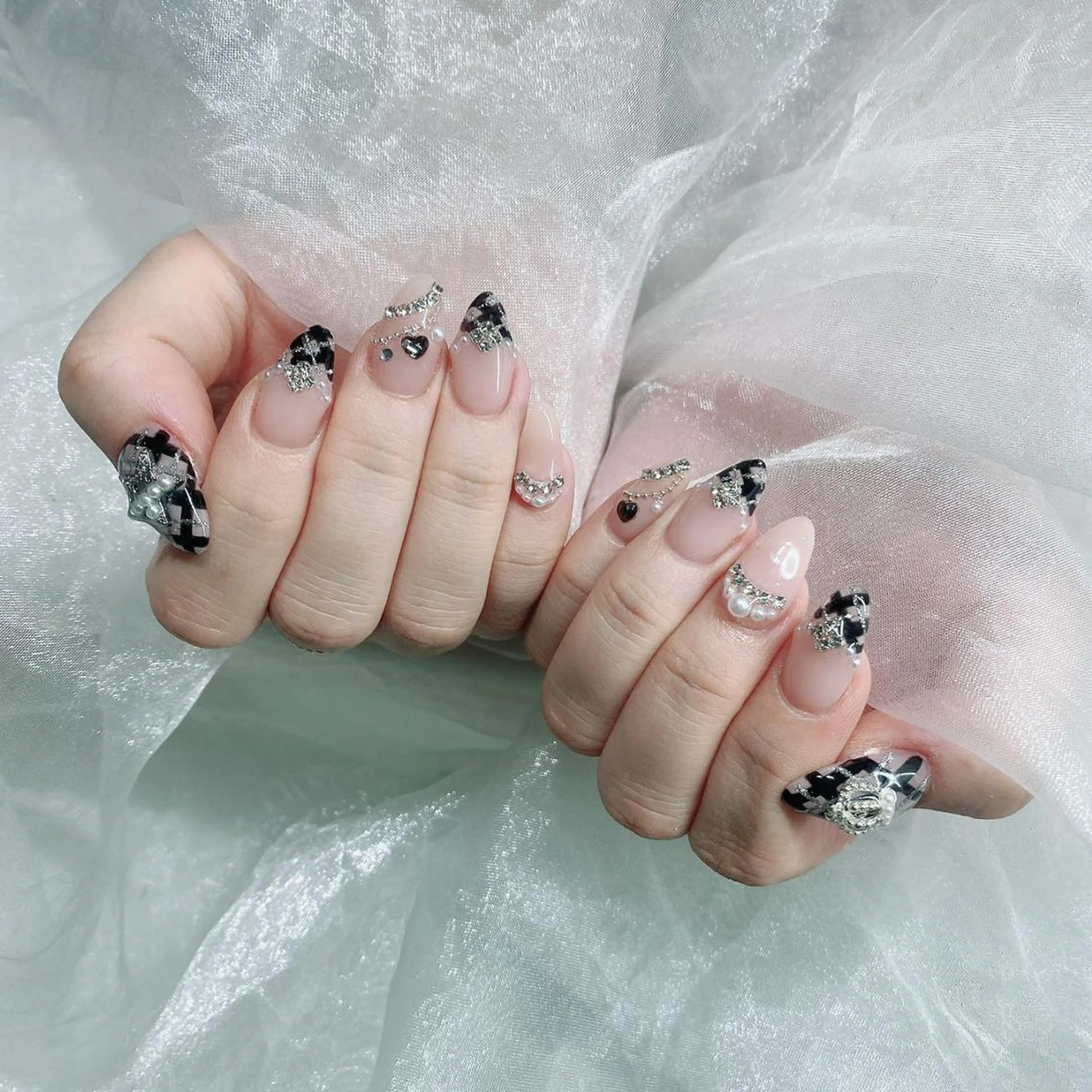 ネイル Queens 榊 まおのネイルデザイン