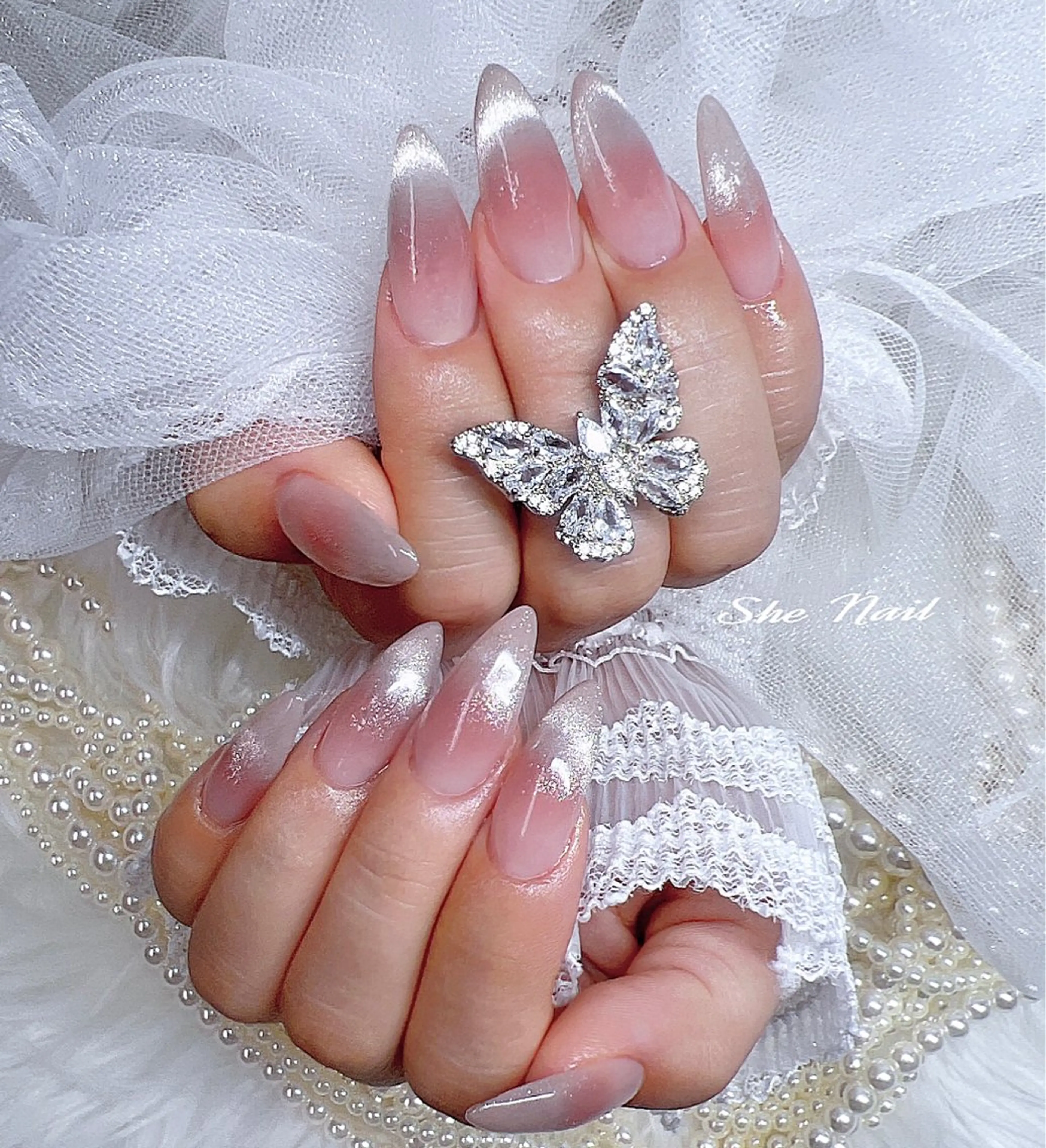 ネイル チークネイル 長さ出し フレンチネイル ガラスフレンチ キラキラネイル ハンドネイル She   Nail所属・ISA_ BELLAのネイルデザイン