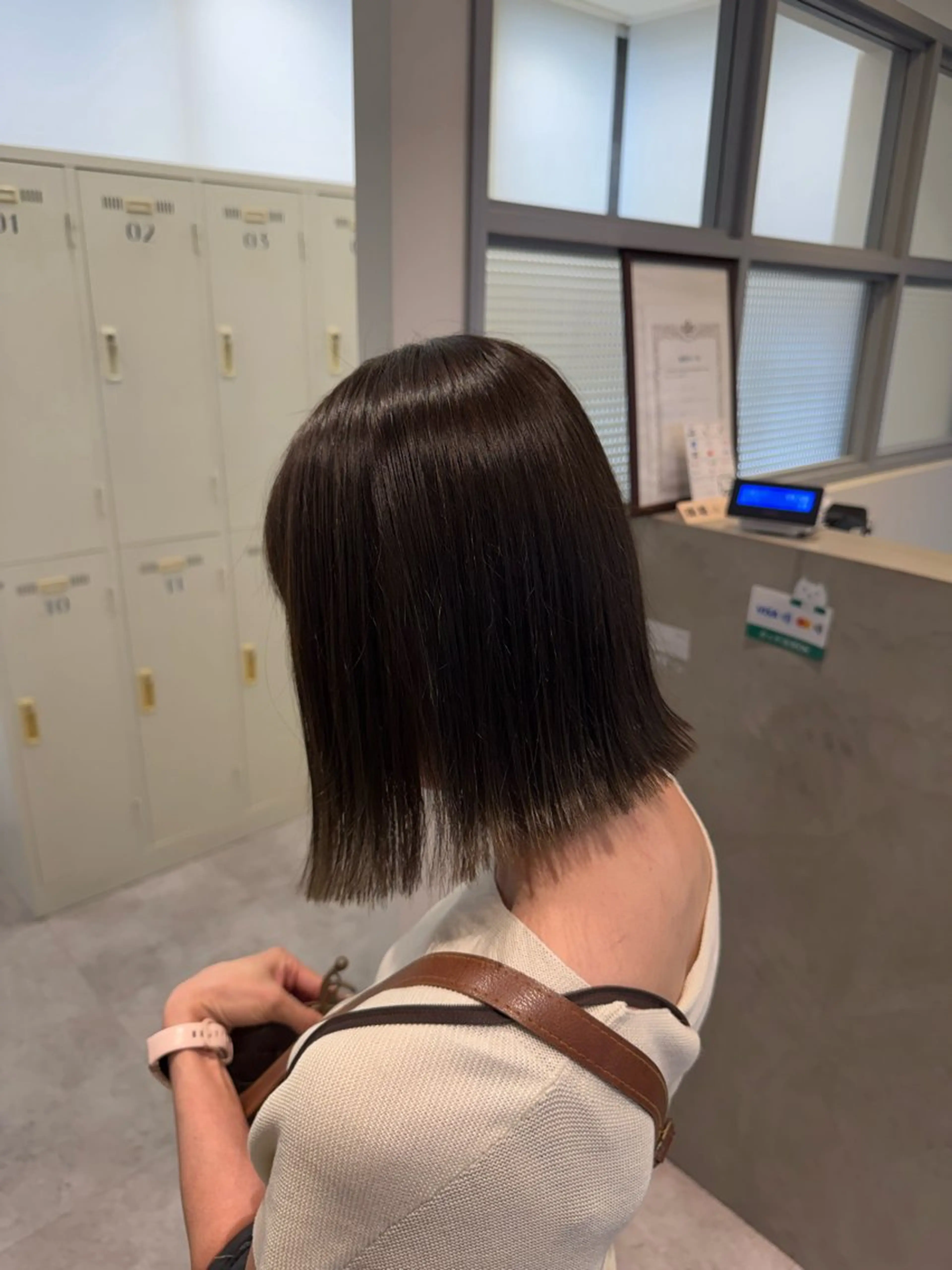 ショート カラー 切りっぱなしボブ ブラウンカラー オリーブブラウン ボブ 外ハネヘア カット ヘアカラー soyon 心斎橋店のヘアスタイル