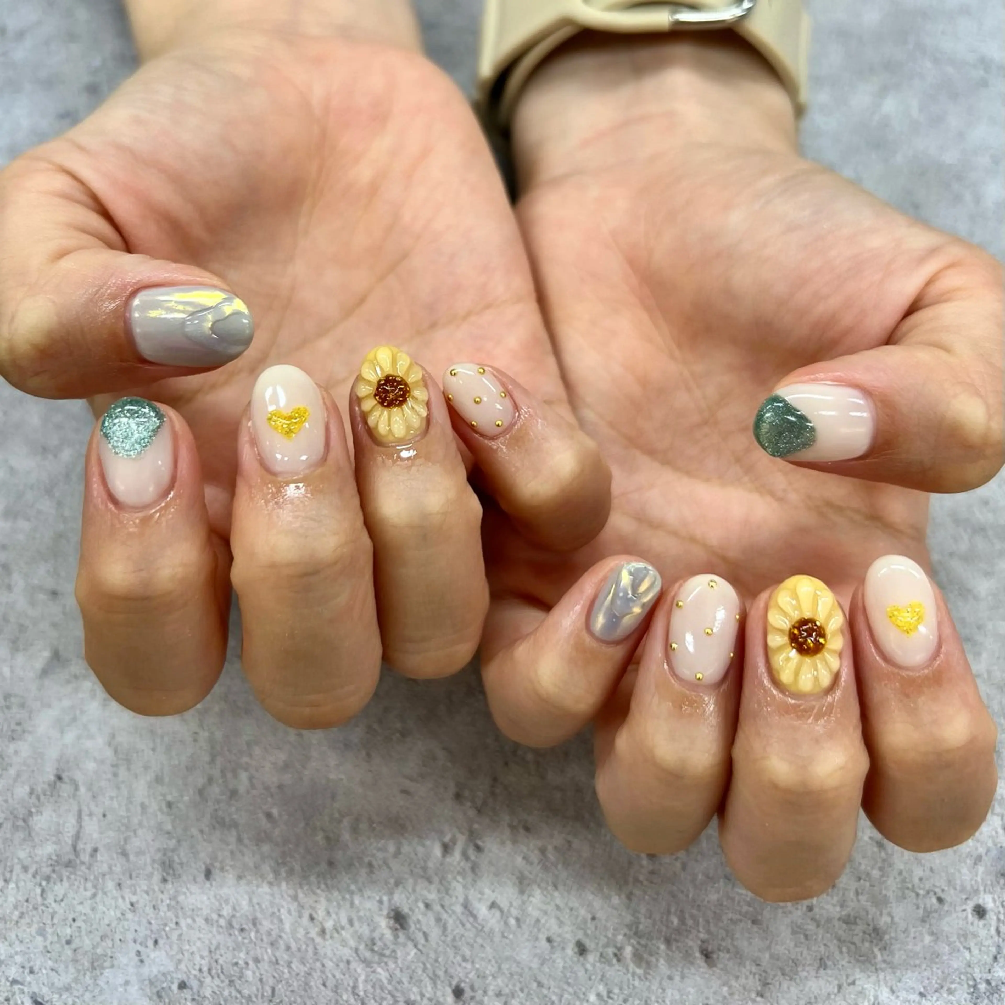 ネイル アートネイル ニュアンスネイル ストーンネイル ハンドネイル GRANDEUR焼津 Nana🦖のネイルデザイン