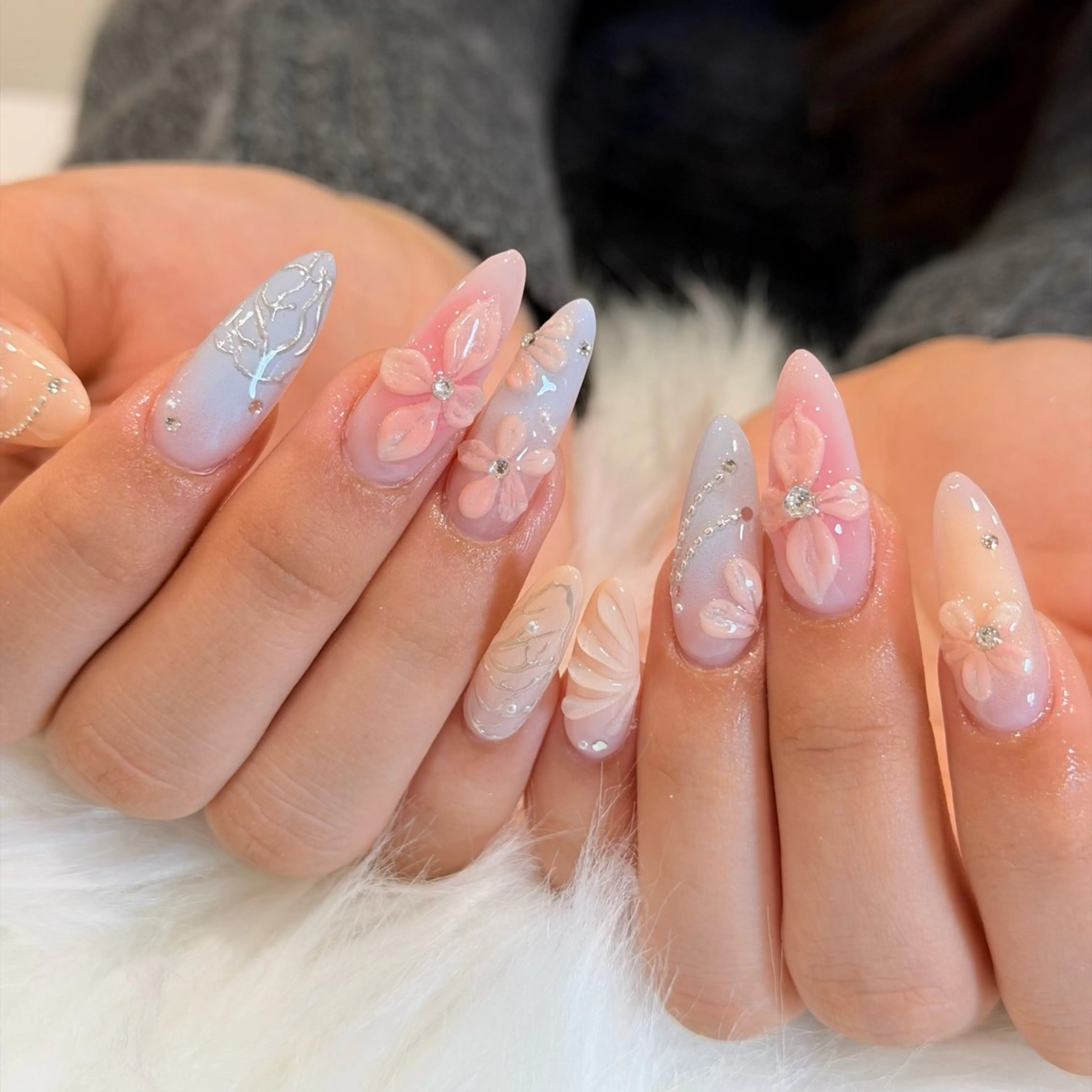 ネイル アートネイル オーロラネイル フレンチネイル ジェルネイル グラデーション ハンドネイル Luci Nailのネイルデザイン