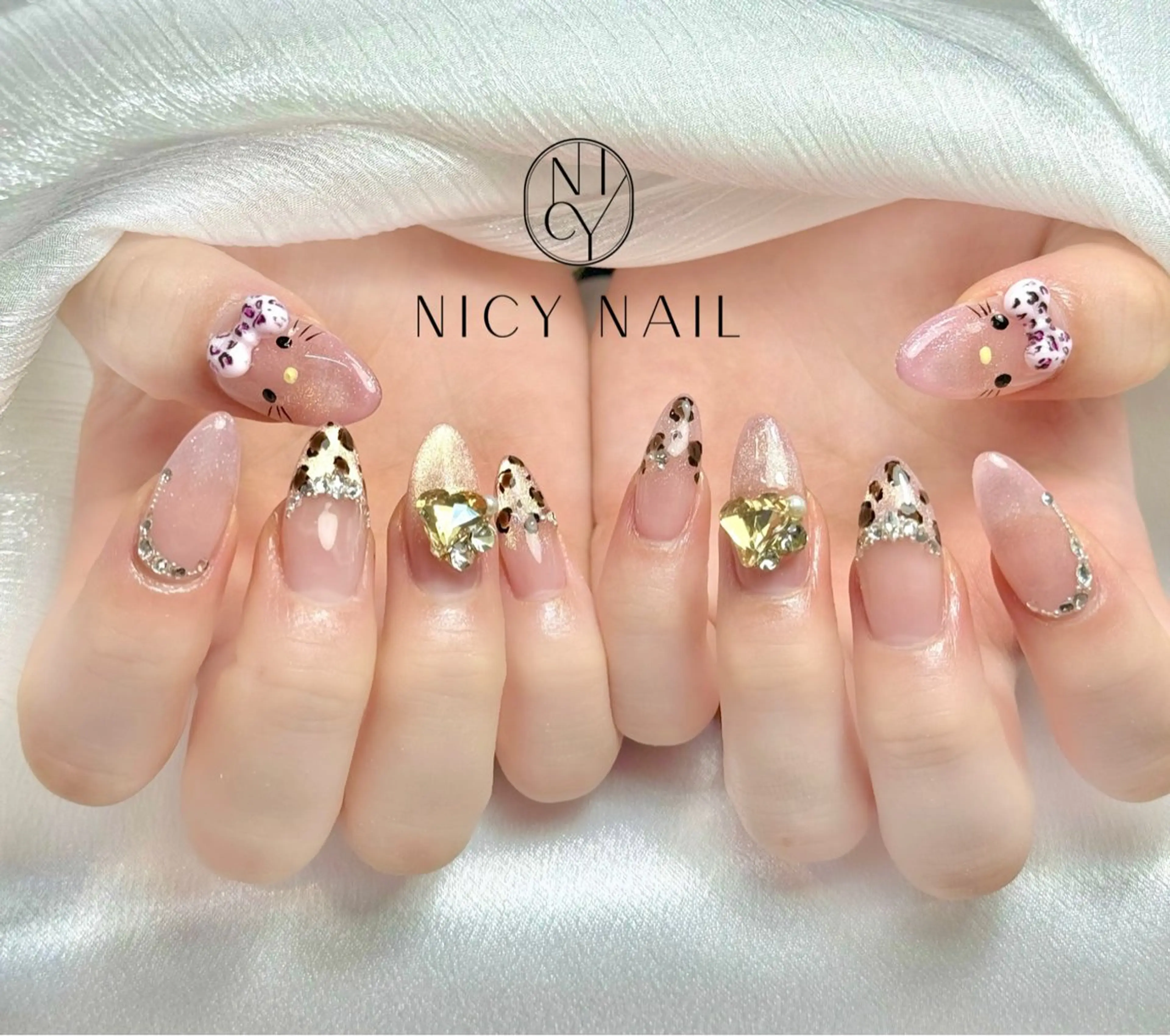 ネイル アートネイル オーロラネイル ブルー チークネイル フットネイル ハンドネイル Yurin_NICY 池袋のネイルデザイン