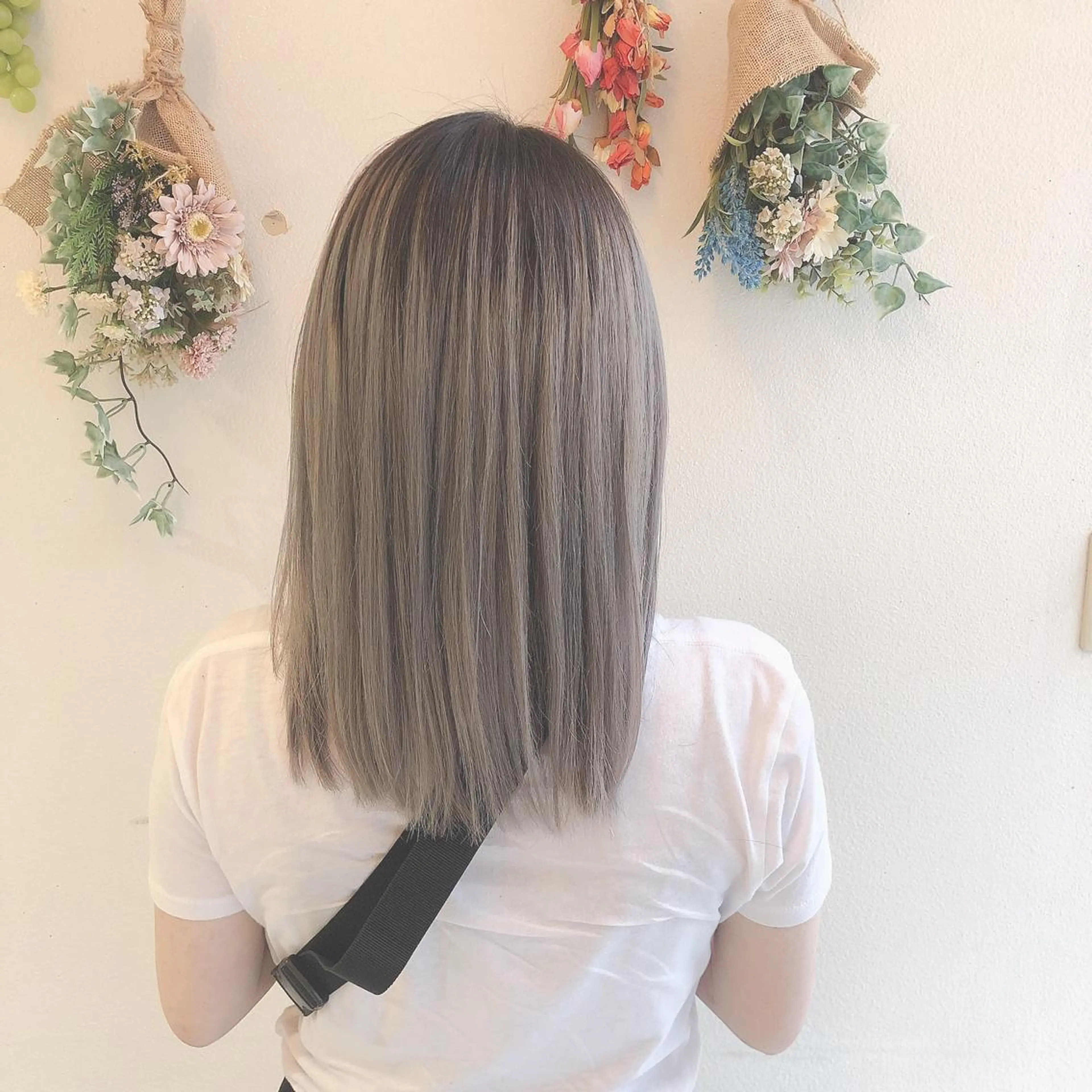 ミディアム カラー 西 めぐみのヘアスタイル