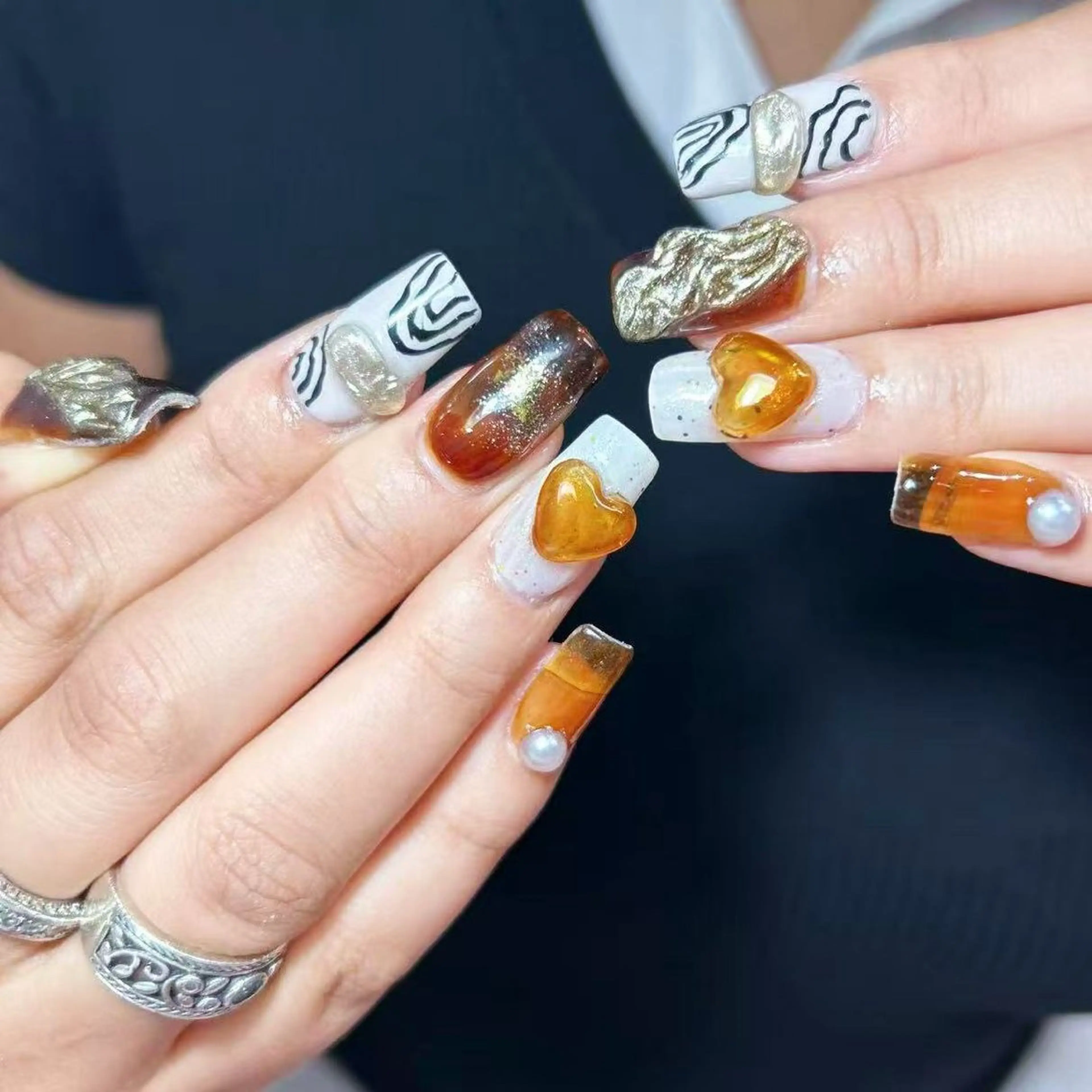 ネイル アートネイル オーロラネイル ガーリー キラキラネイル 韓国ネイル ハンドネイル ハンドケア DEMAIN- ERIのネイルデザイン