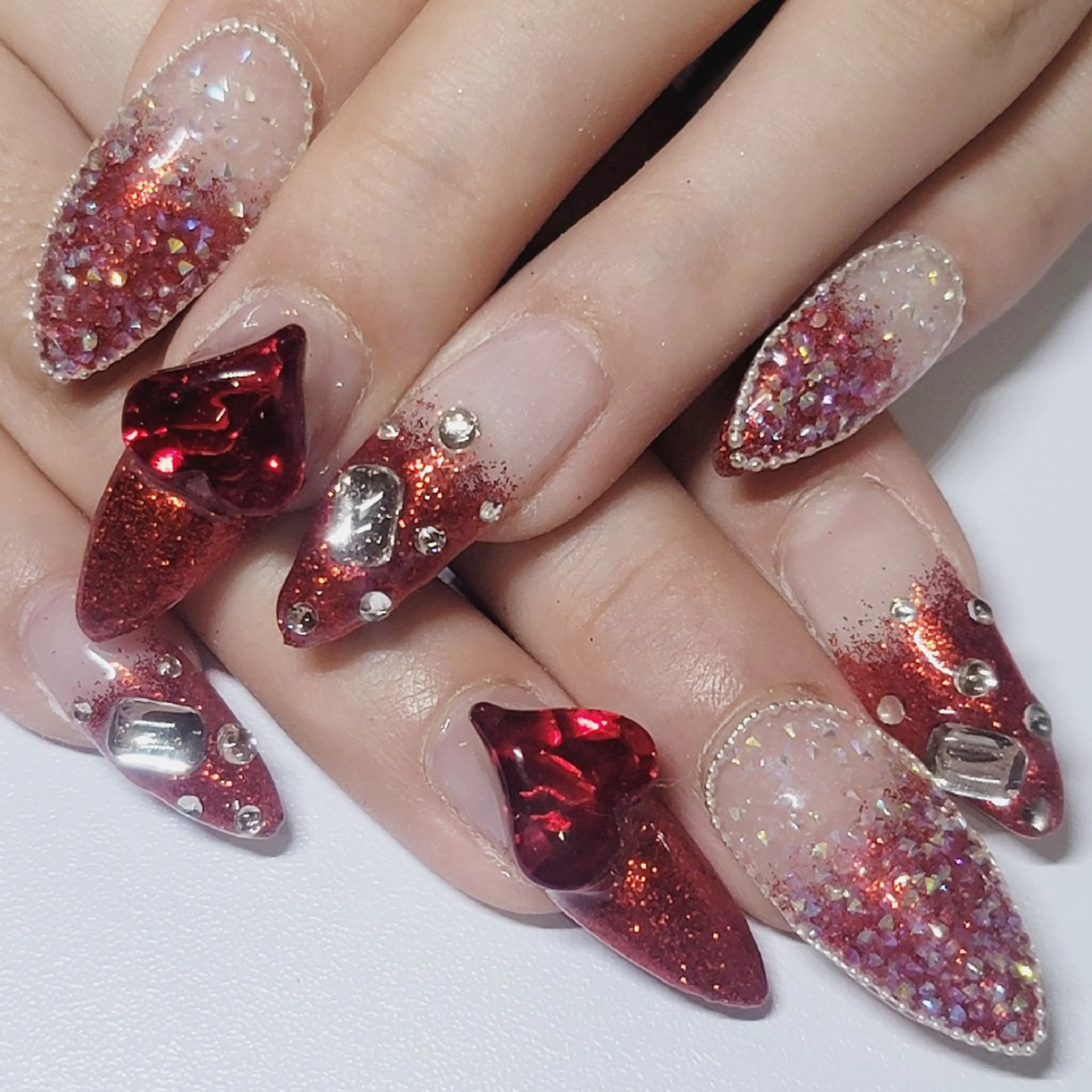 ネイル グラデーション ラメ(グリッター) 持ち込み 赤色 ハンドネイル よしだ ひろきのネイルデザイン