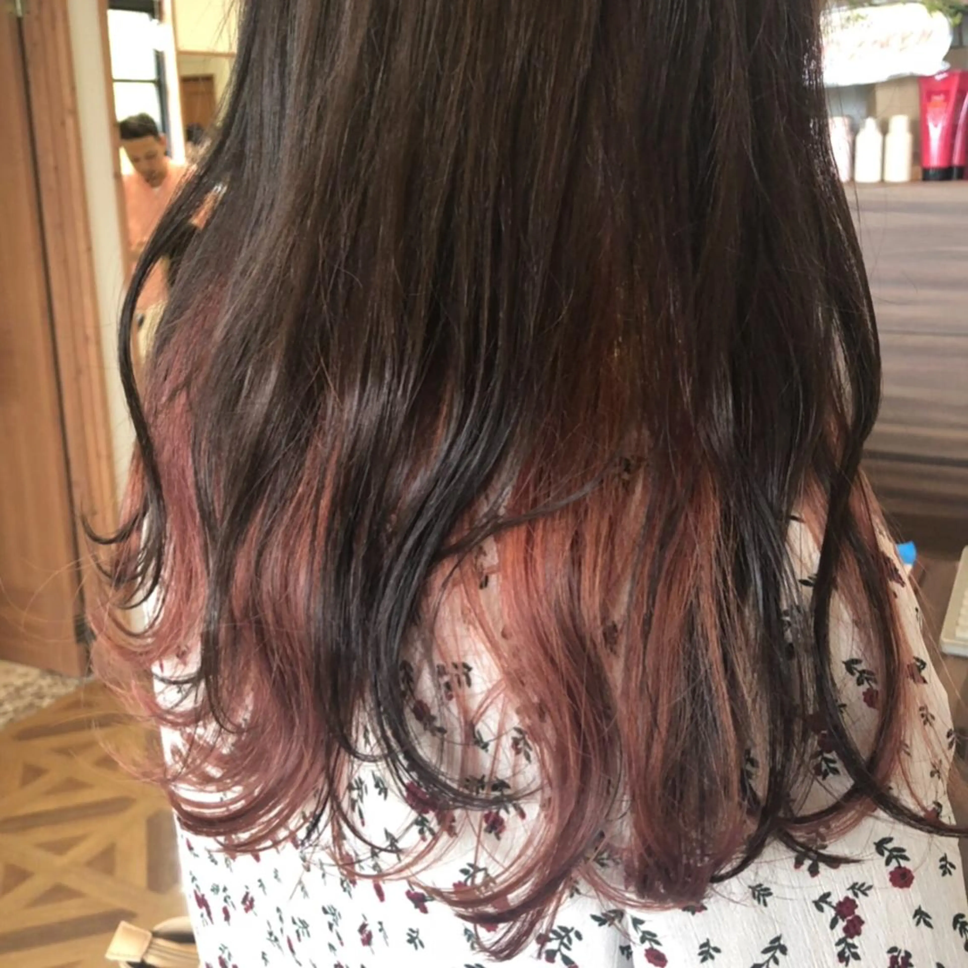 ロング カラー ブリーチ ピンクカラー 大石 陽菜のヘアスタイル