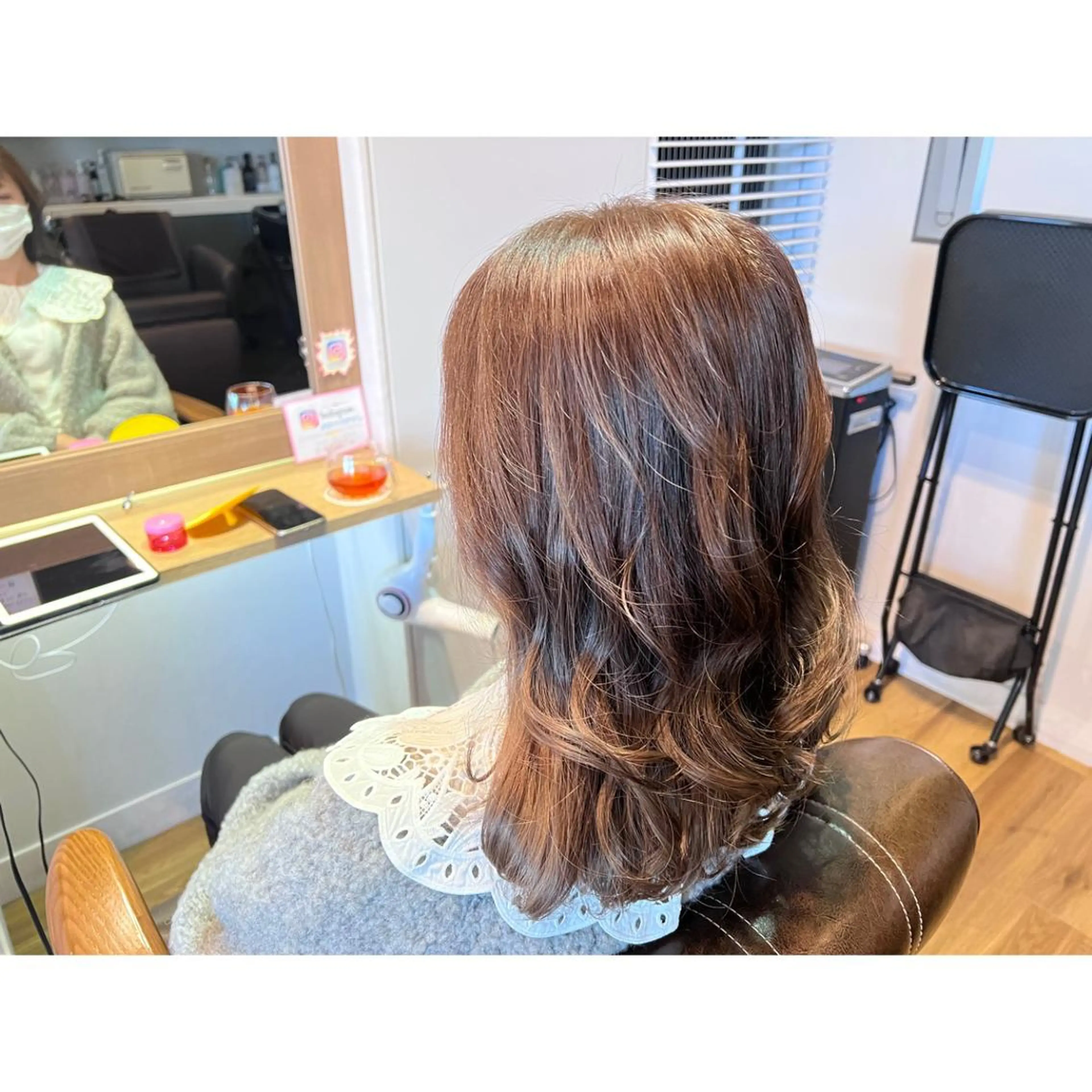 セミロング カラー ベージュカラー ブリーチ ミルクティーベージュ ヘアカラー トリートメント ツキダテ ユイのヘアスタイル