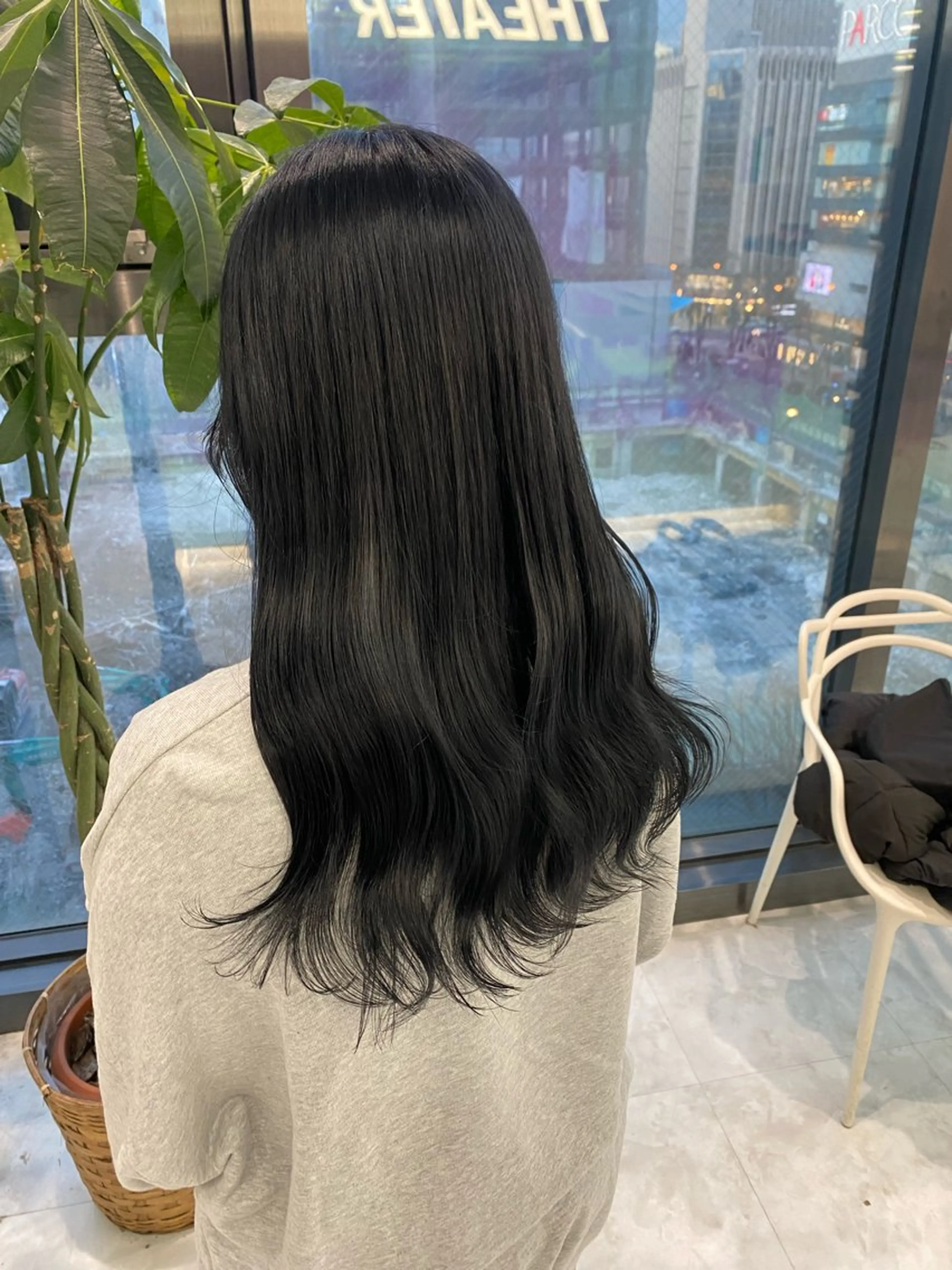 ロング カラー パーマ ヘアアレンジ 透明感ブリーチカラー 🌈TOMOHIROのヘアスタイル