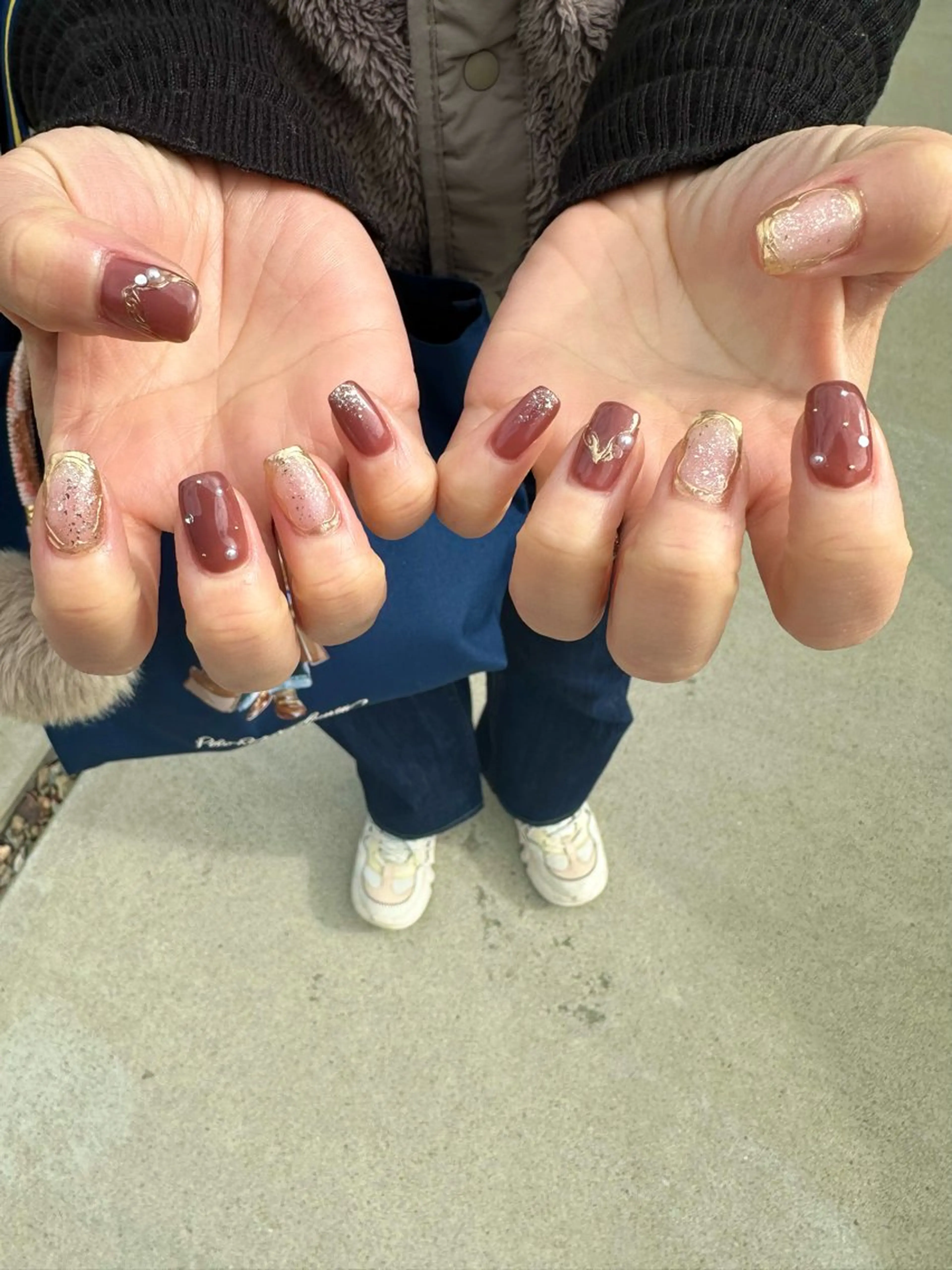 ネイル ゴールド ストーンネイル 冬ネイル クリスマス nailroom Anmie.のネイルデザイン