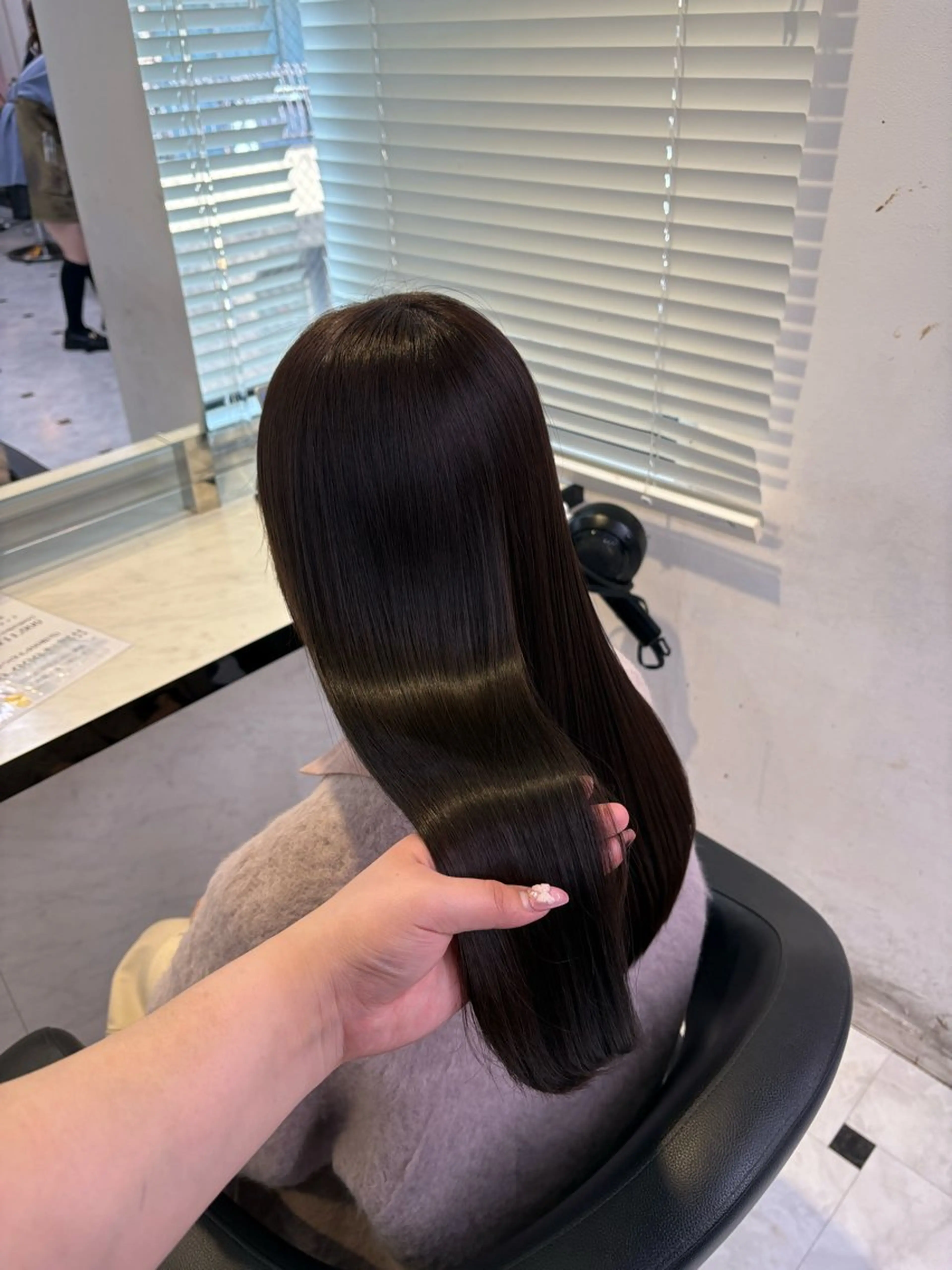 ロング カラー カット ヘアカラー トリートメント 透明感ベージュカラー 🪞上野🪞AIのヘアスタイル